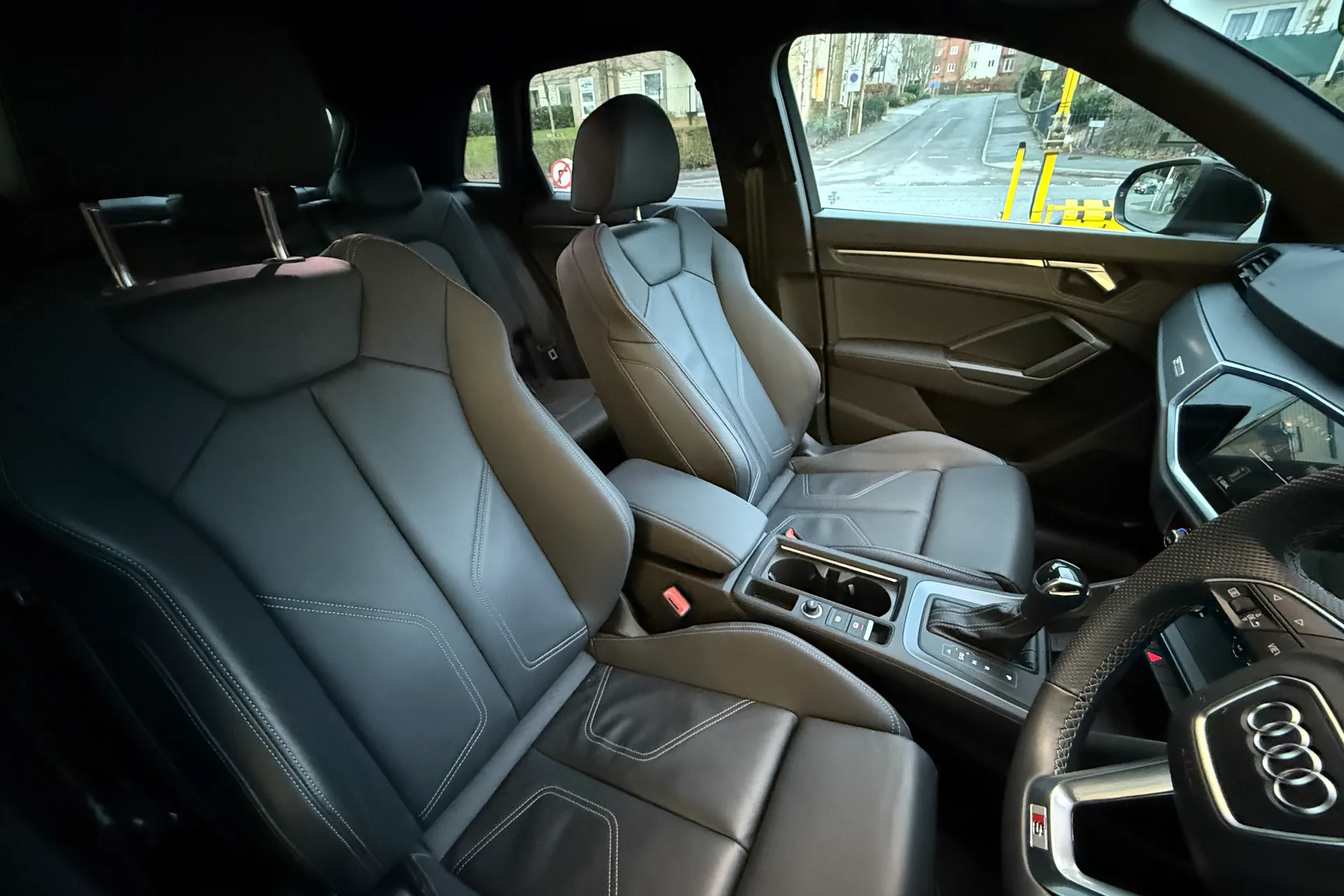 Audi Q3 thumbnail image number 32