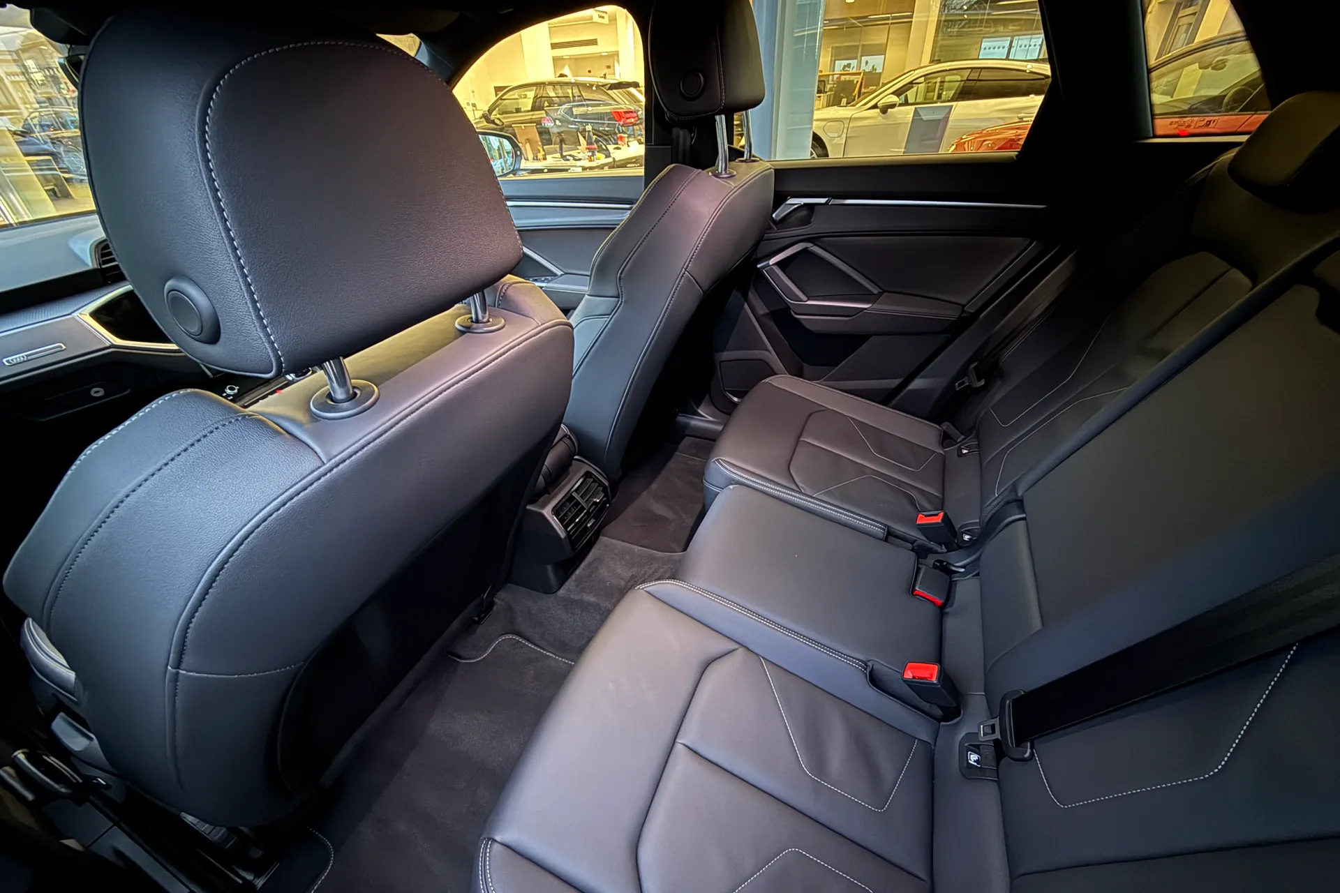 Audi Q3 thumbnail image number 53