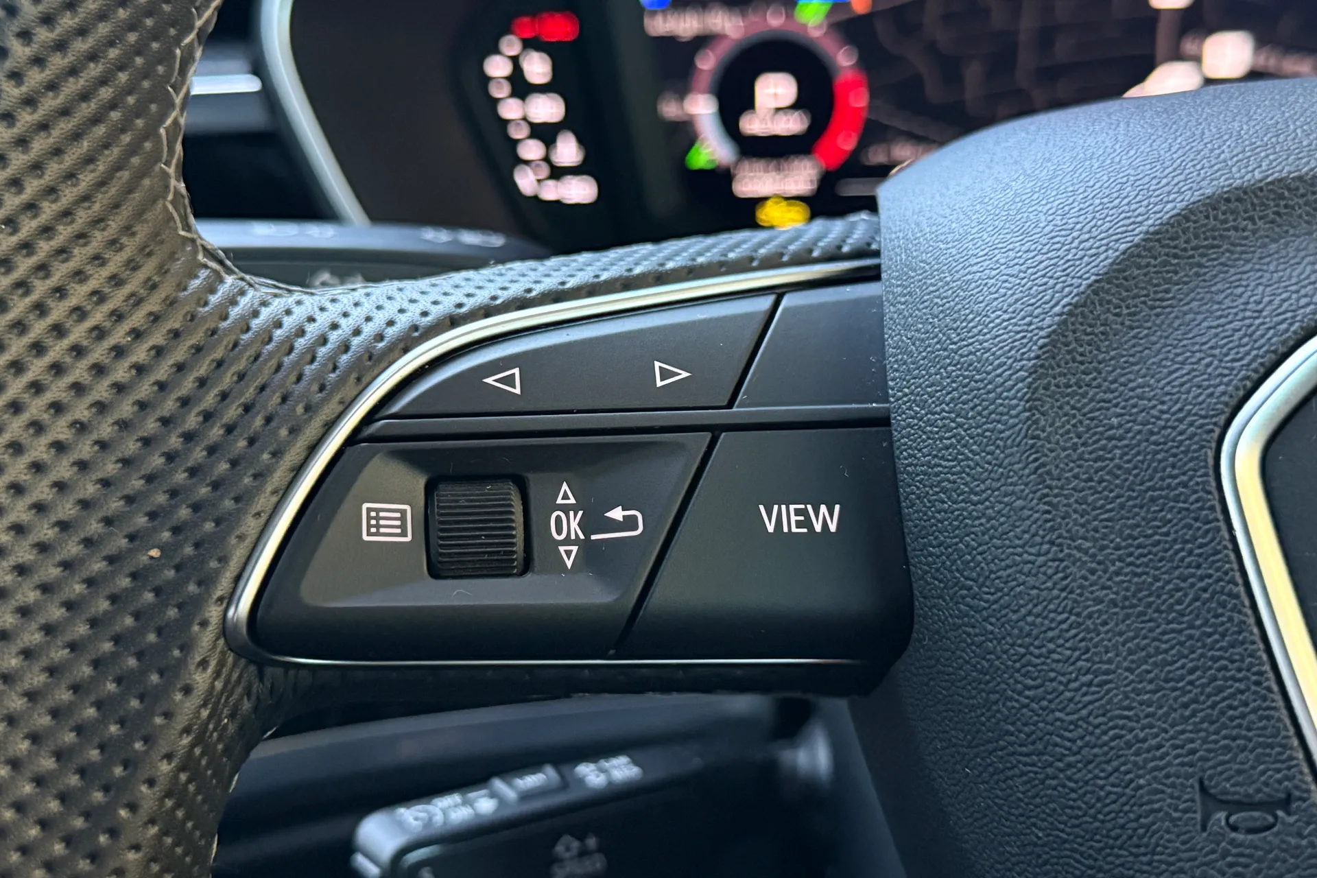 Audi Q3 thumbnail image number 9