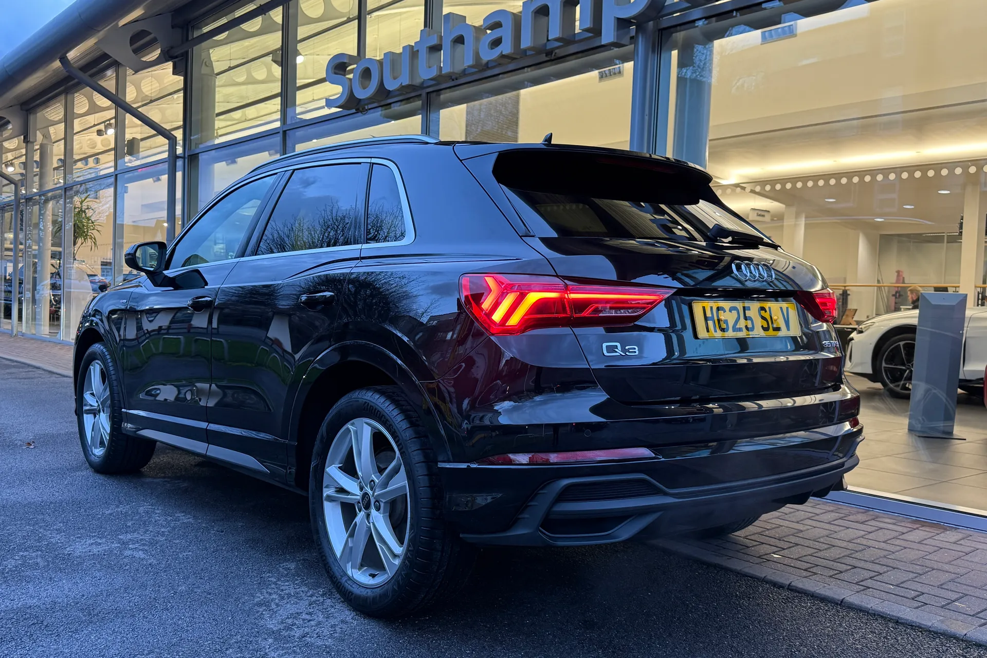 Audi Q3 thumbnail image number 47