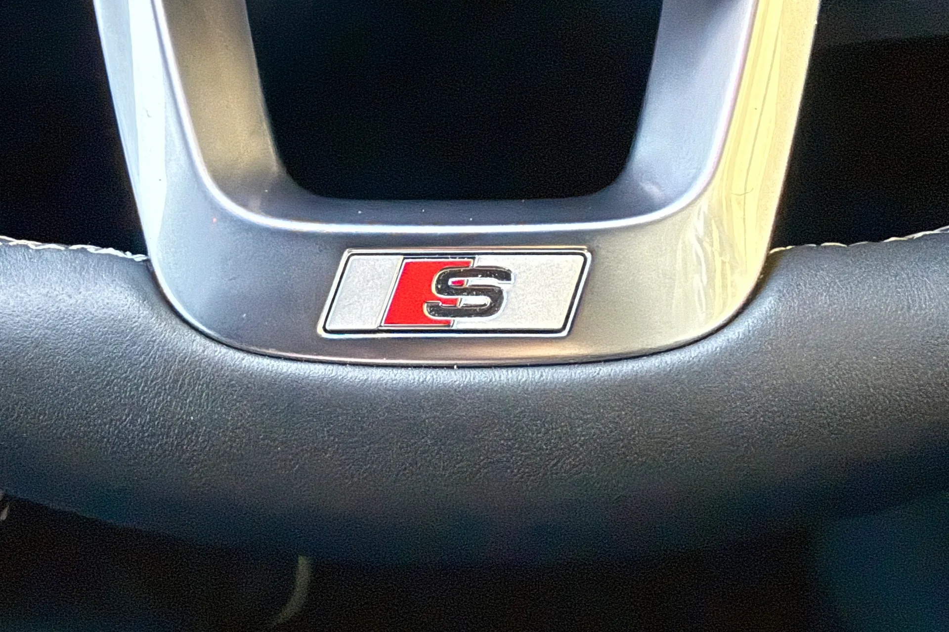 Audi Q3 thumbnail image number 12