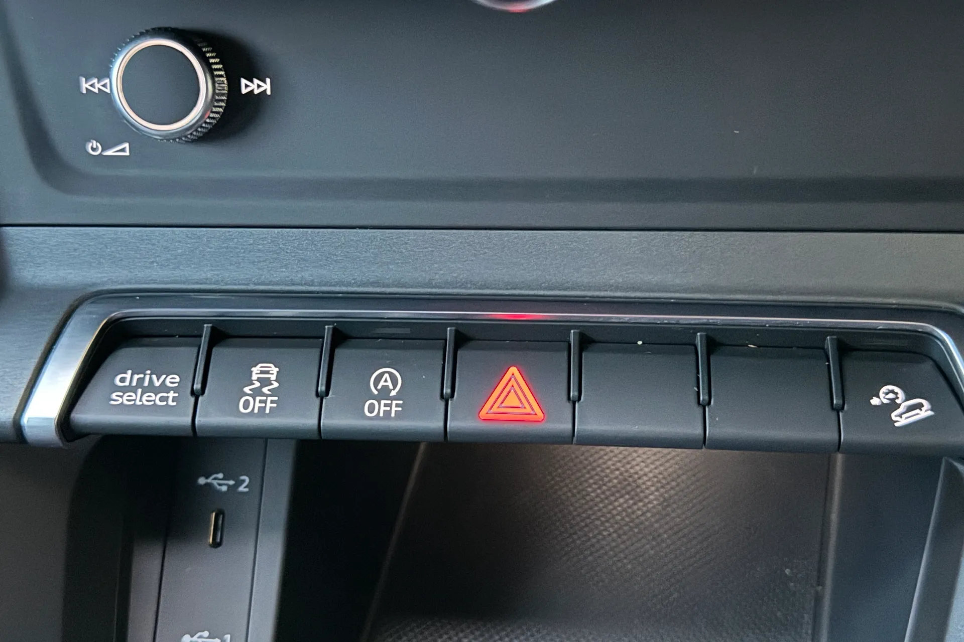 Audi Q3 thumbnail image number 20