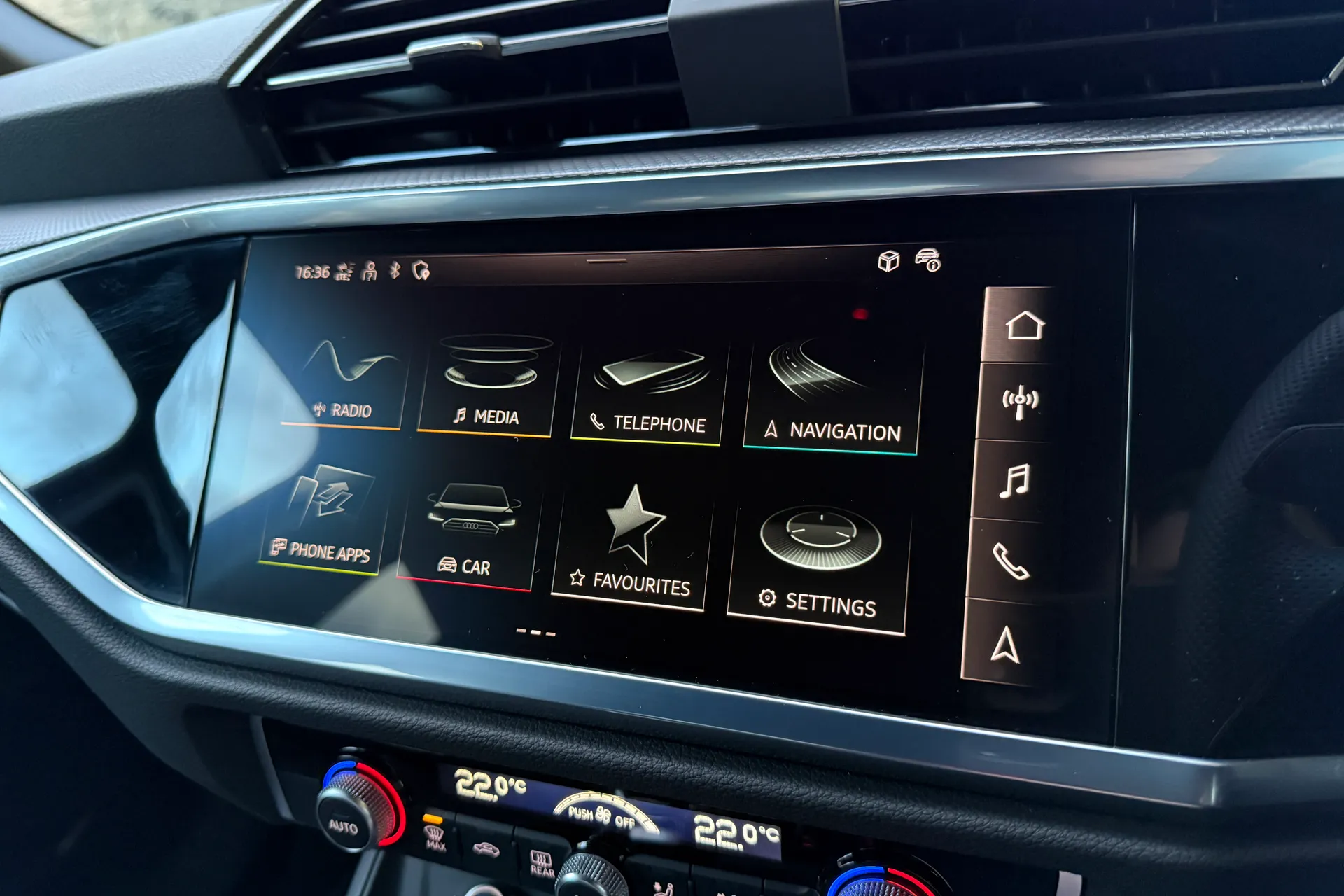 Audi Q3 thumbnail image number 13