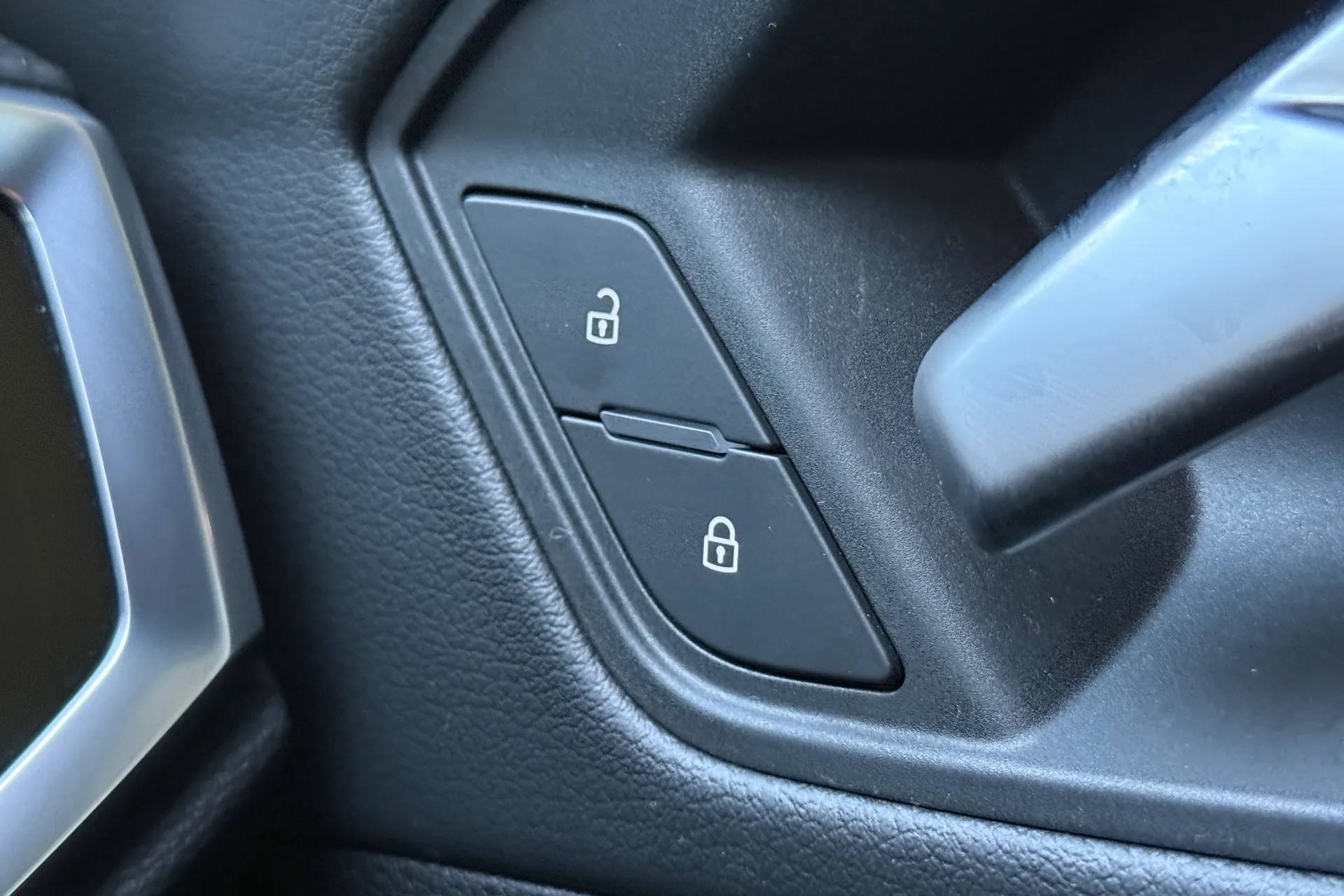 Audi Q3 thumbnail image number 24