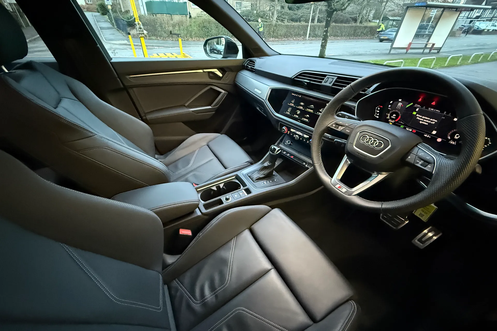 Audi Q3 thumbnail image number 31