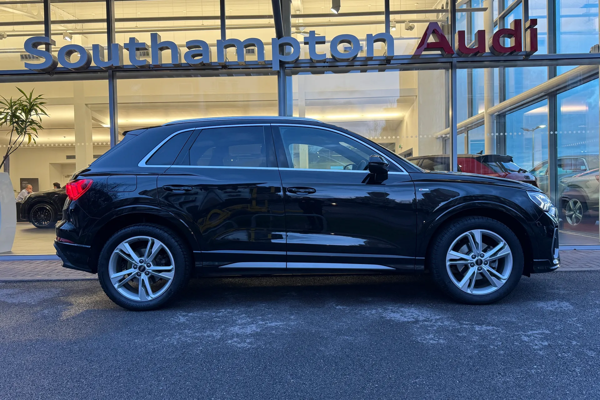 Audi Q3 thumbnail image number 61