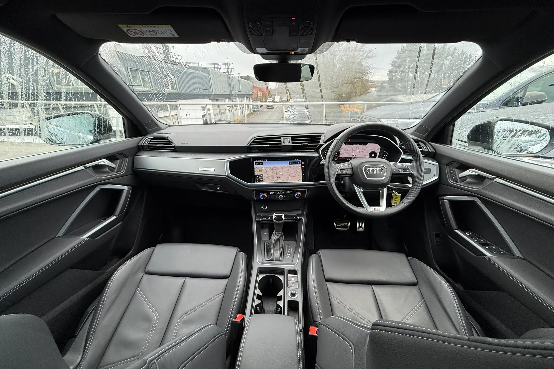 Audi Q3 thumbnail image number 2