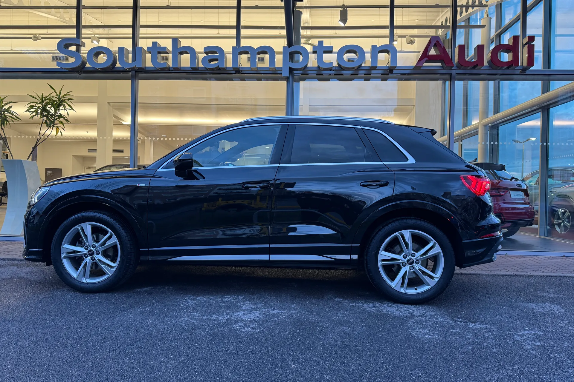 Audi Q3 thumbnail image number 48