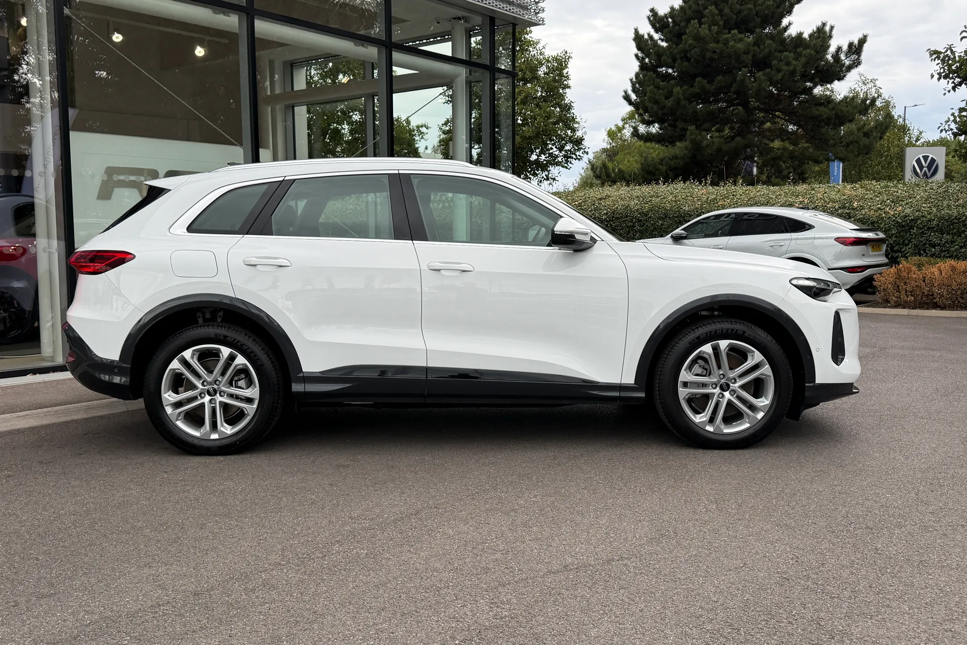 Audi Q5 thumbnail image number 2