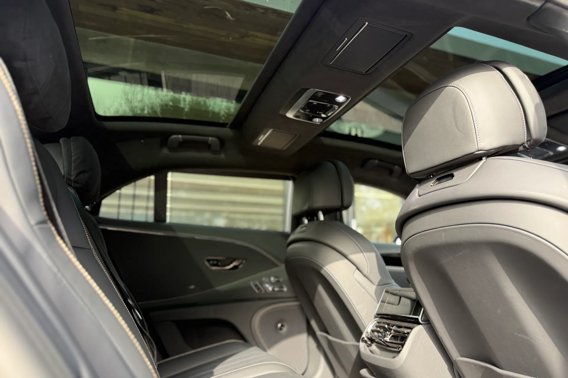 Bentley FLYING SPUR thumbnail image number 23