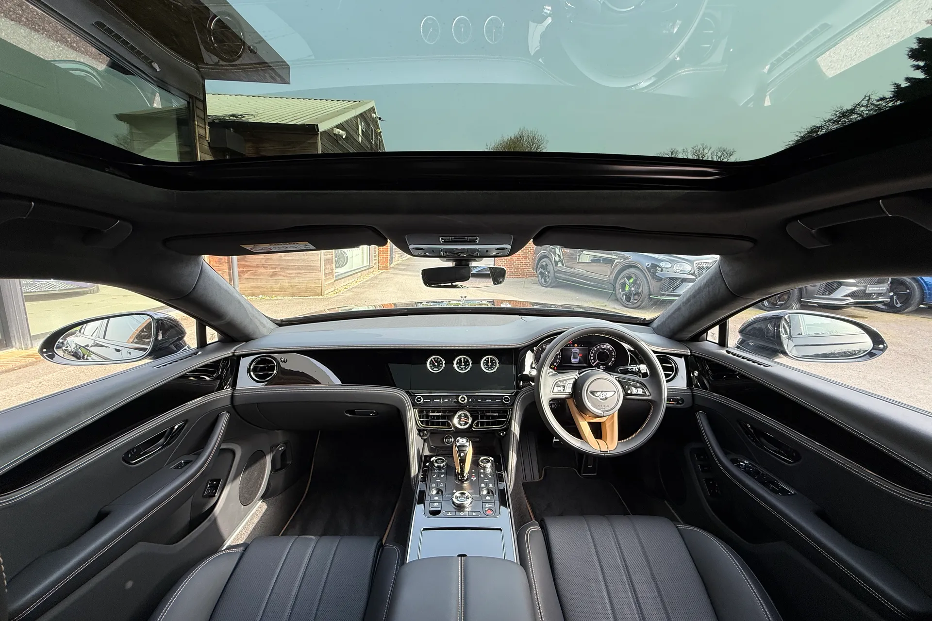 Bentley FLYING SPUR thumbnail image number 32