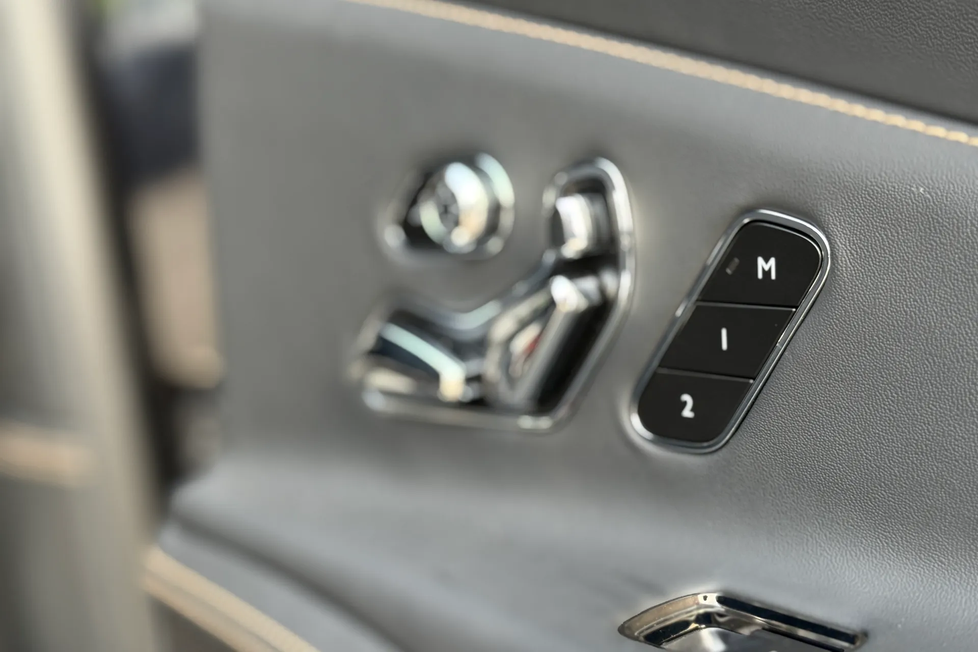 Bentley FLYING SPUR thumbnail image number 19