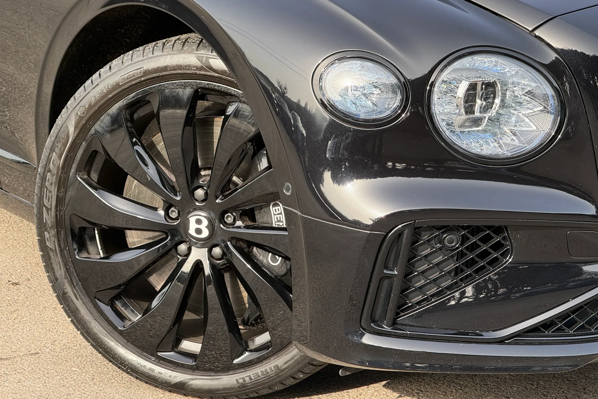 Bentley FLYING SPUR thumbnail image number 3