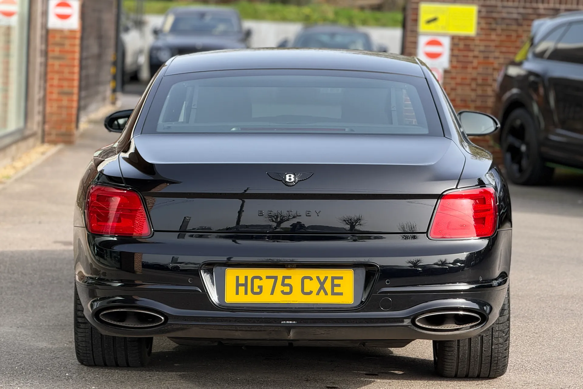 Bentley FLYING SPUR thumbnail image number 8