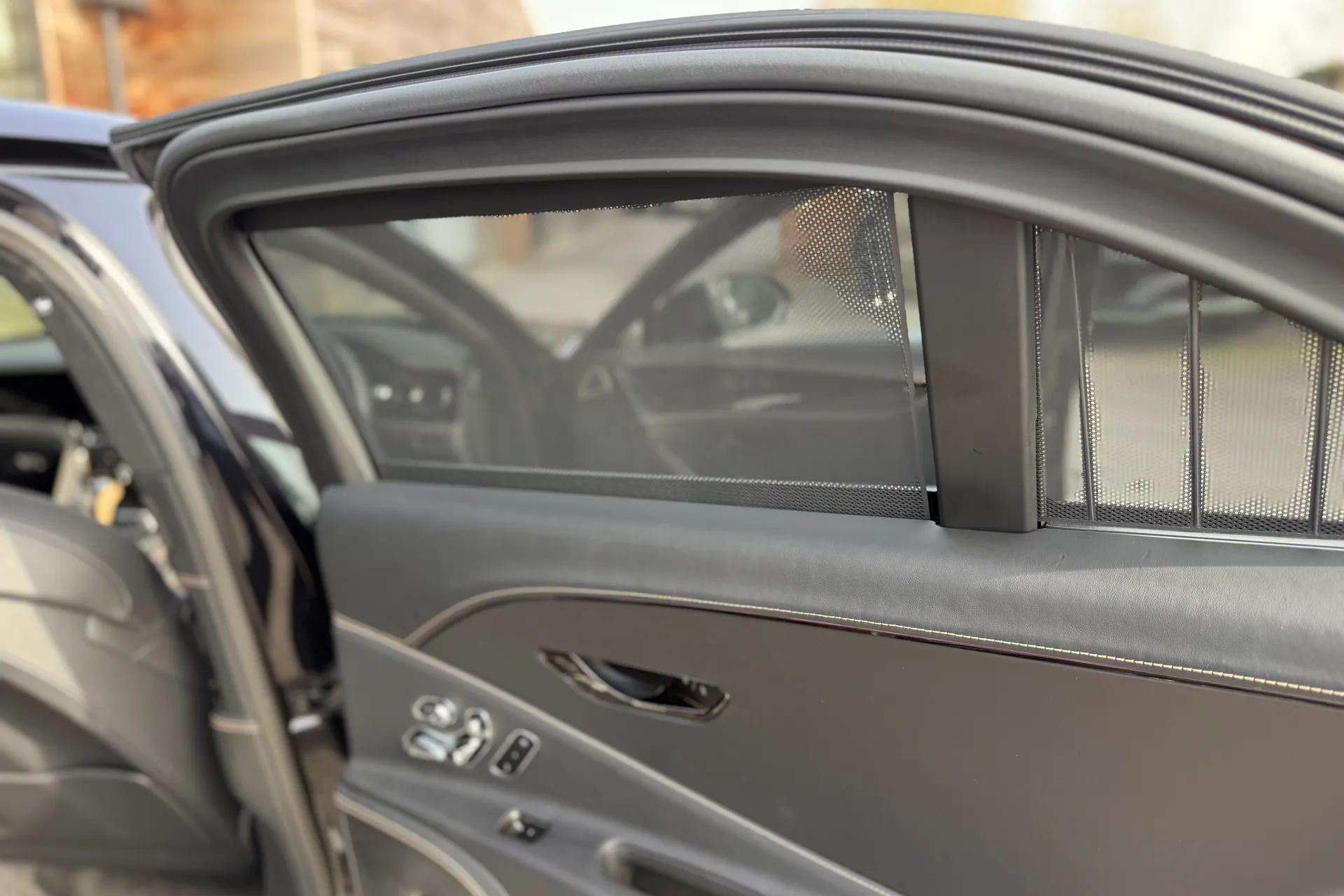 Bentley FLYING SPUR thumbnail image number 24