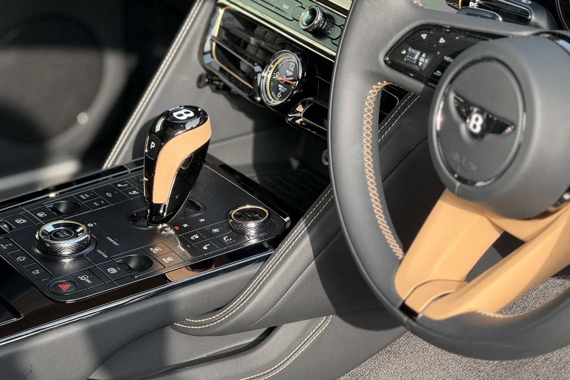 Bentley FLYING SPUR thumbnail image number 17