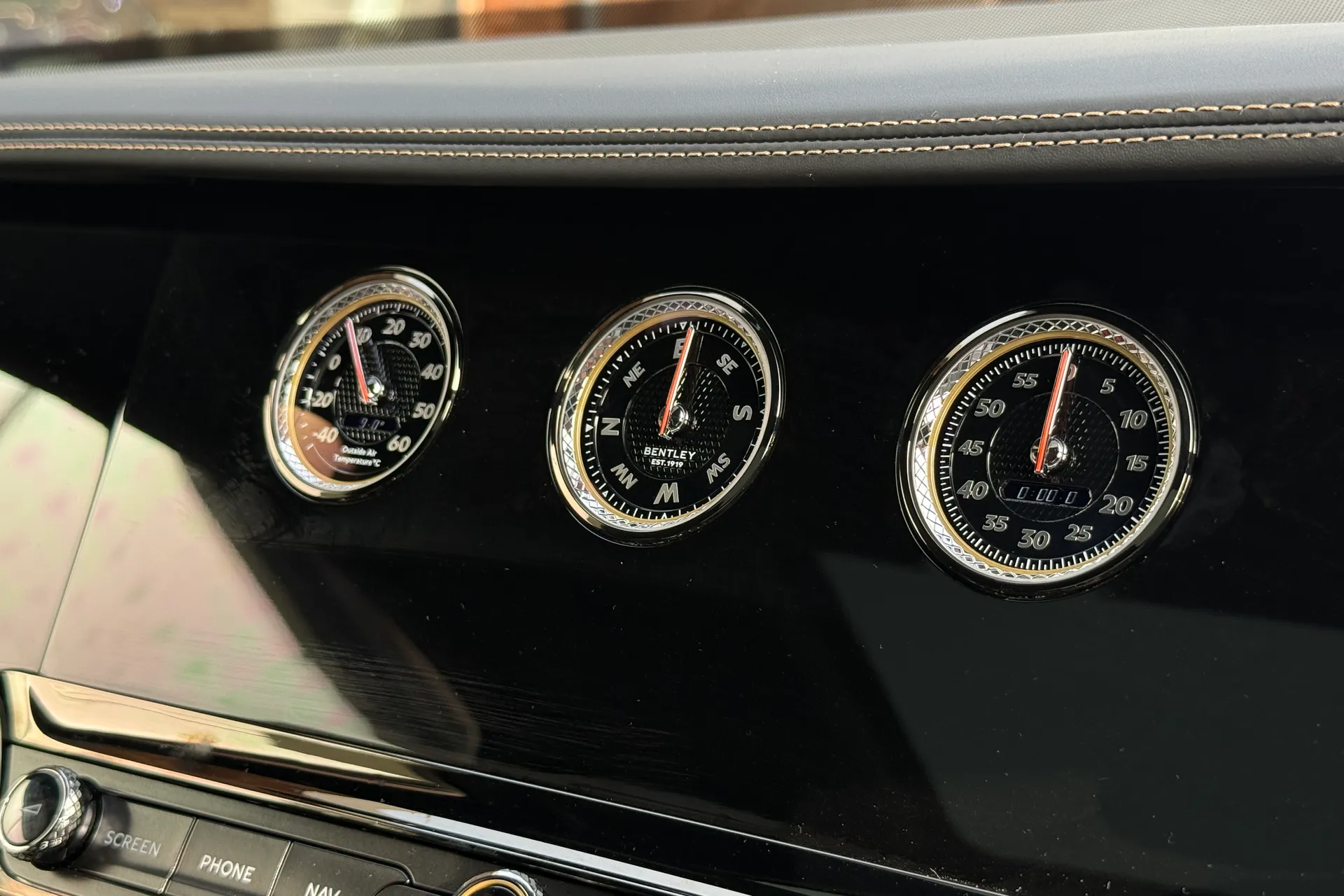 Bentley FLYING SPUR thumbnail image number 37