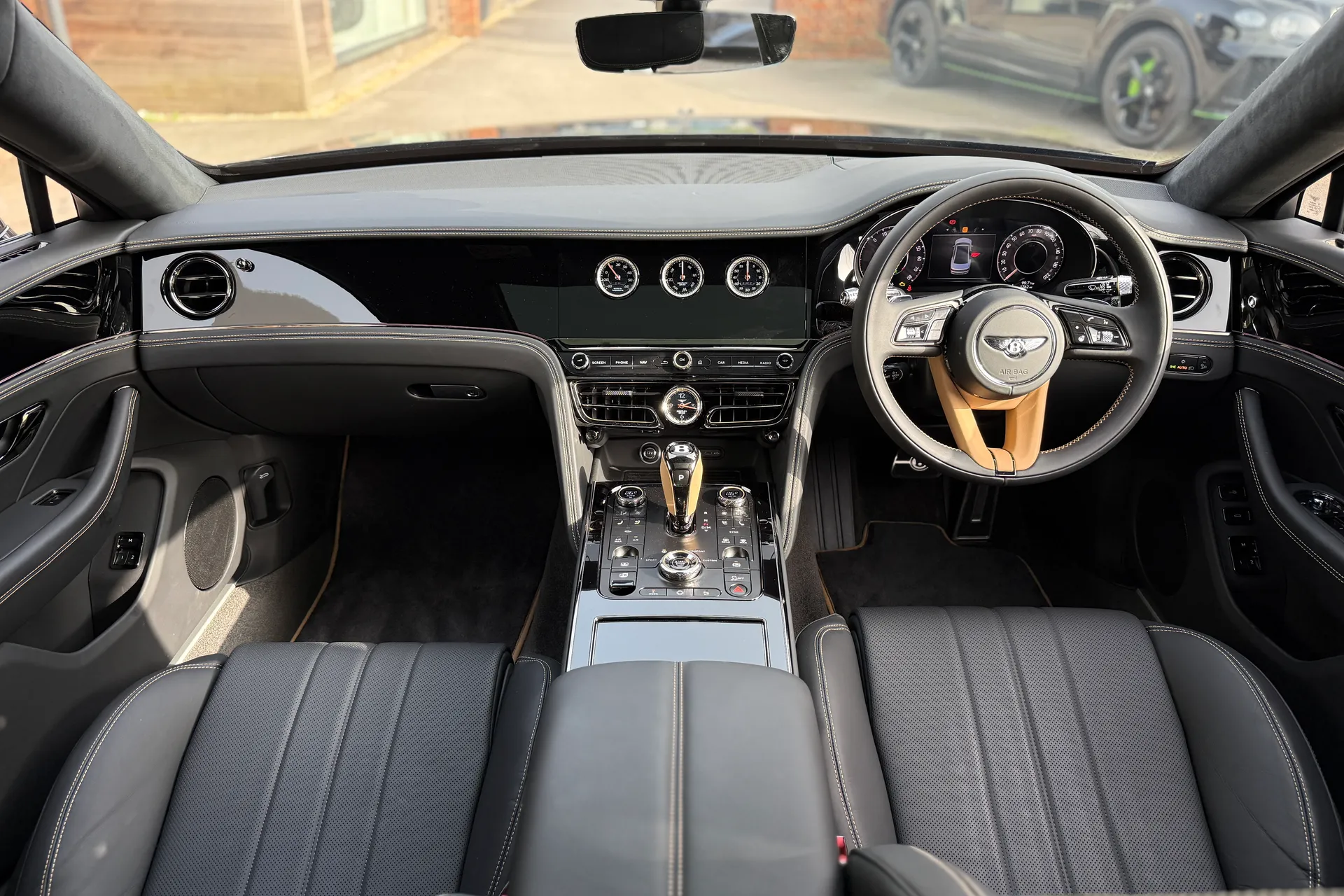 Bentley FLYING SPUR thumbnail image number 28