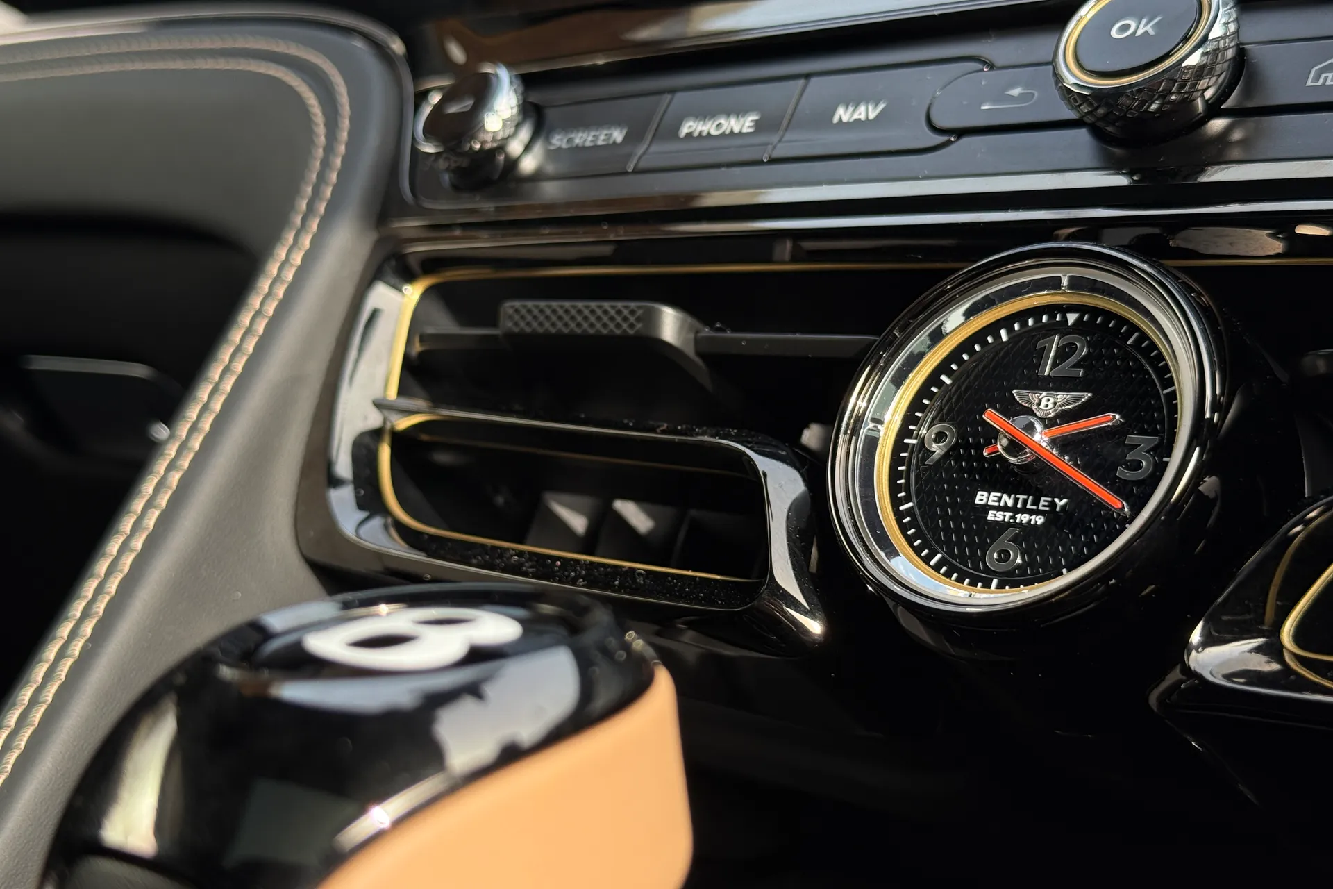 Bentley FLYING SPUR thumbnail image number 38