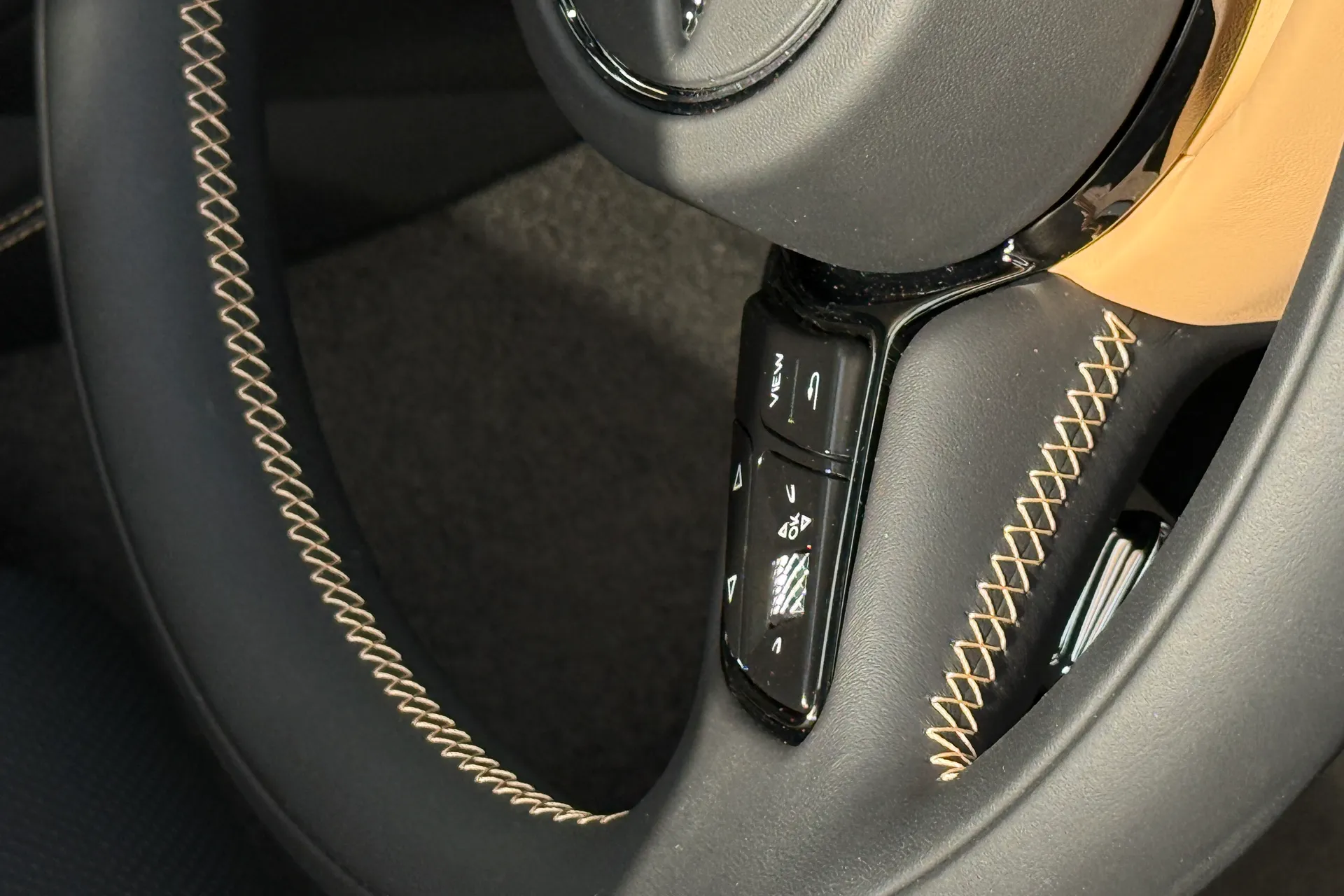 Bentley FLYING SPUR thumbnail image number 44