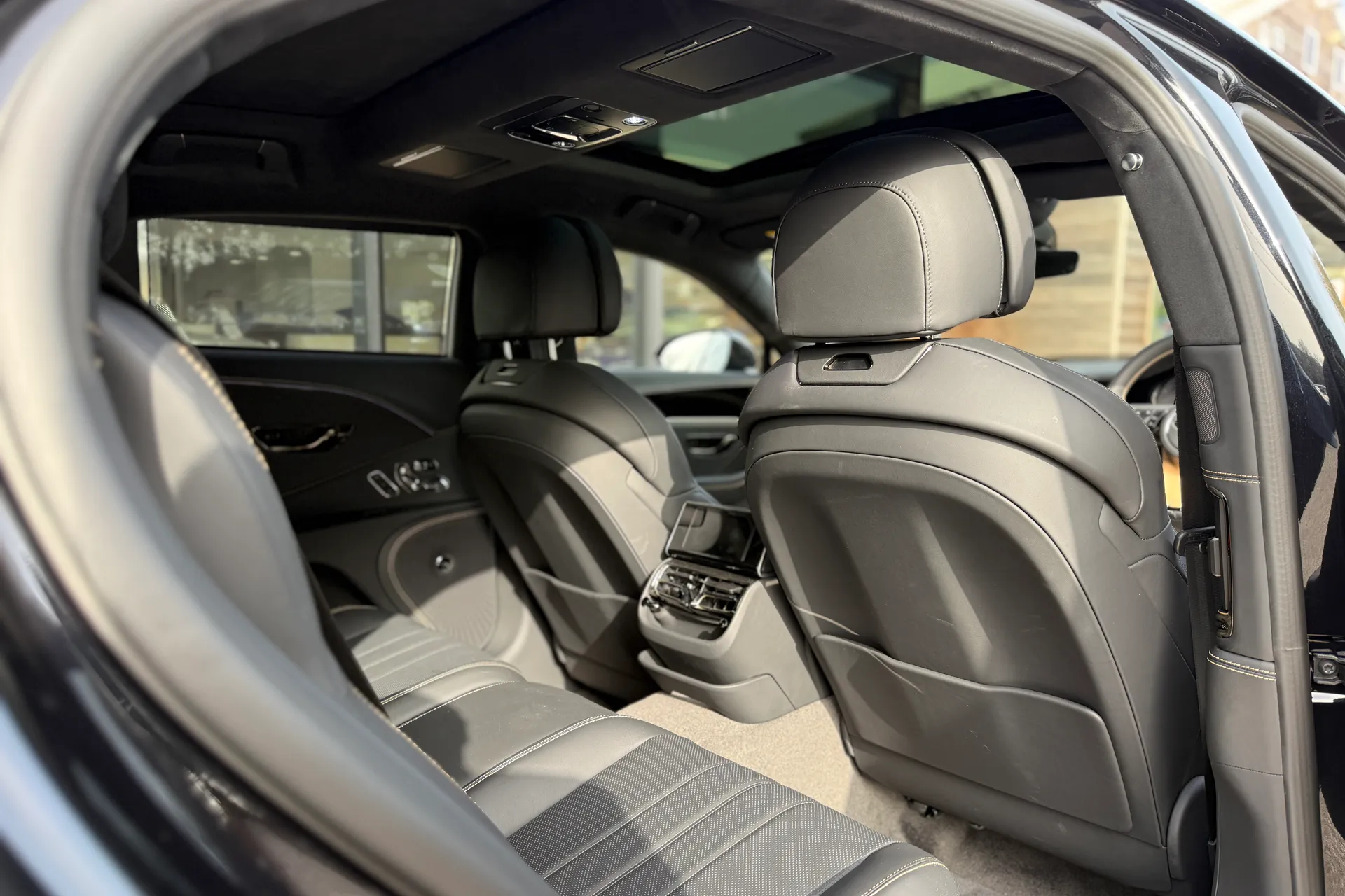 Bentley FLYING SPUR thumbnail image number 20