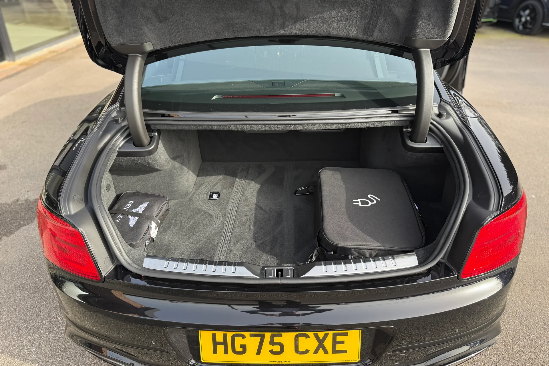 Bentley FLYING SPUR thumbnail image number 25