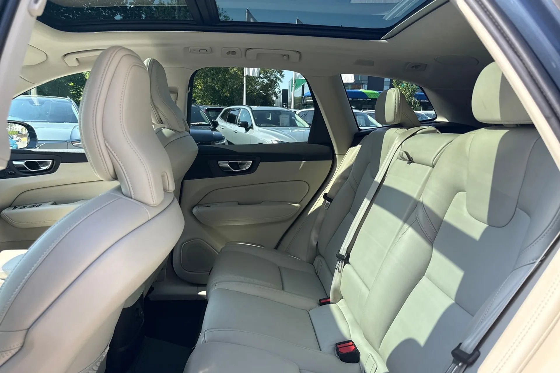 Volvo XC60 thumbnail image number 29