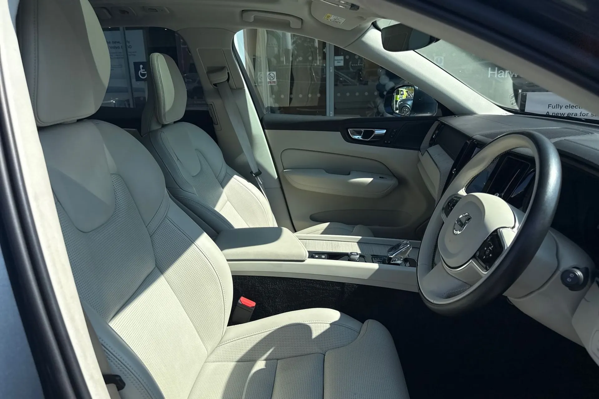 Volvo XC60 thumbnail image number 25