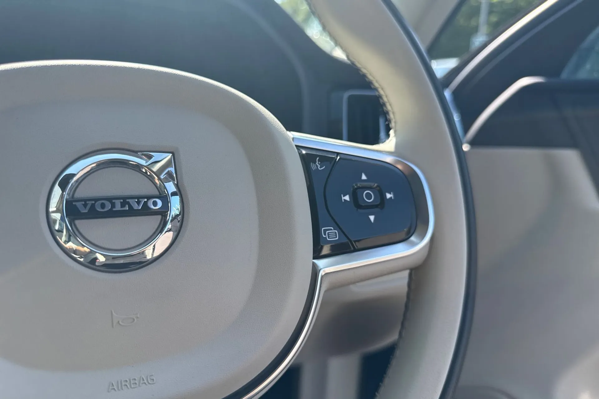 Volvo XC60 thumbnail image number 36