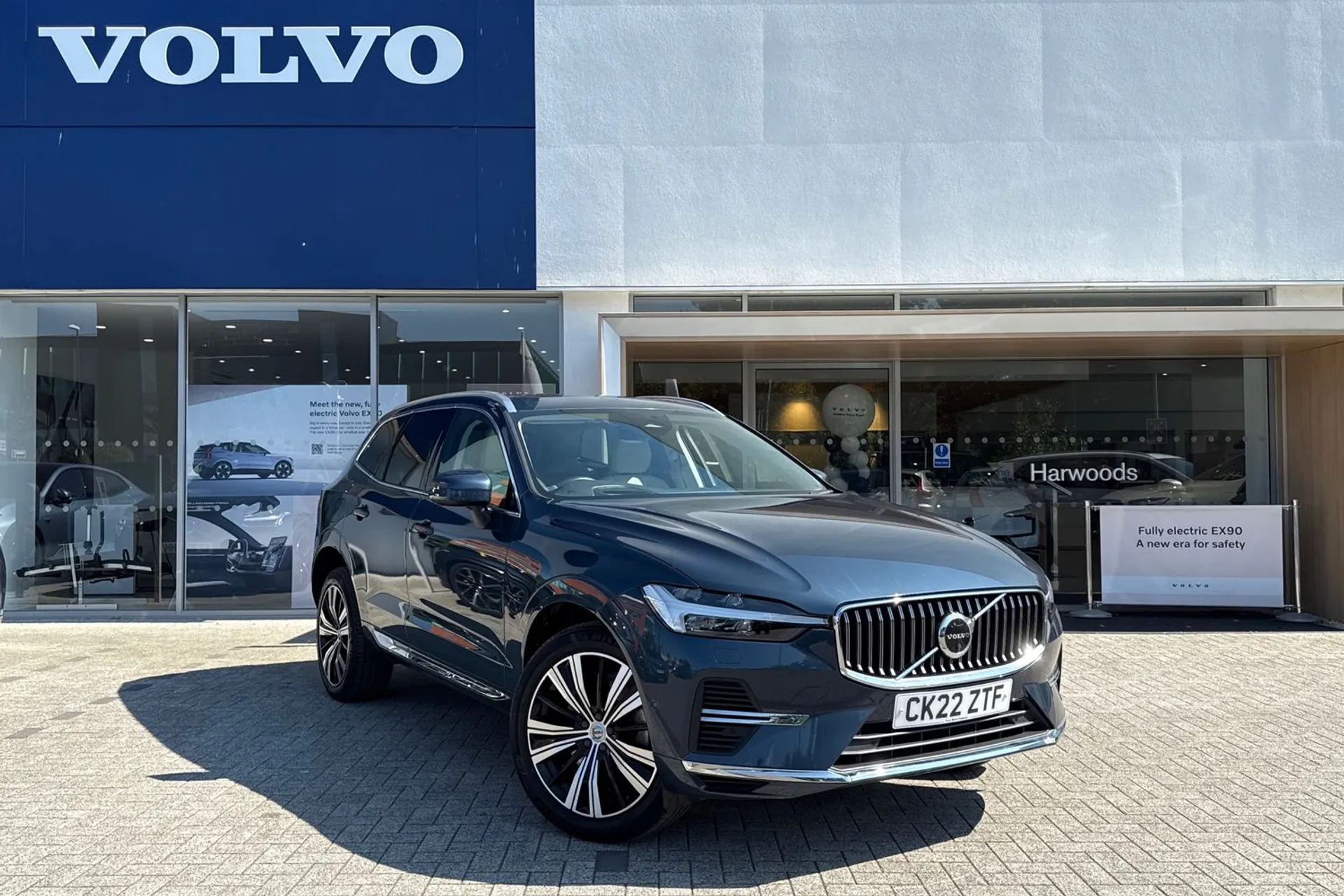 Volvo XC60 focused image