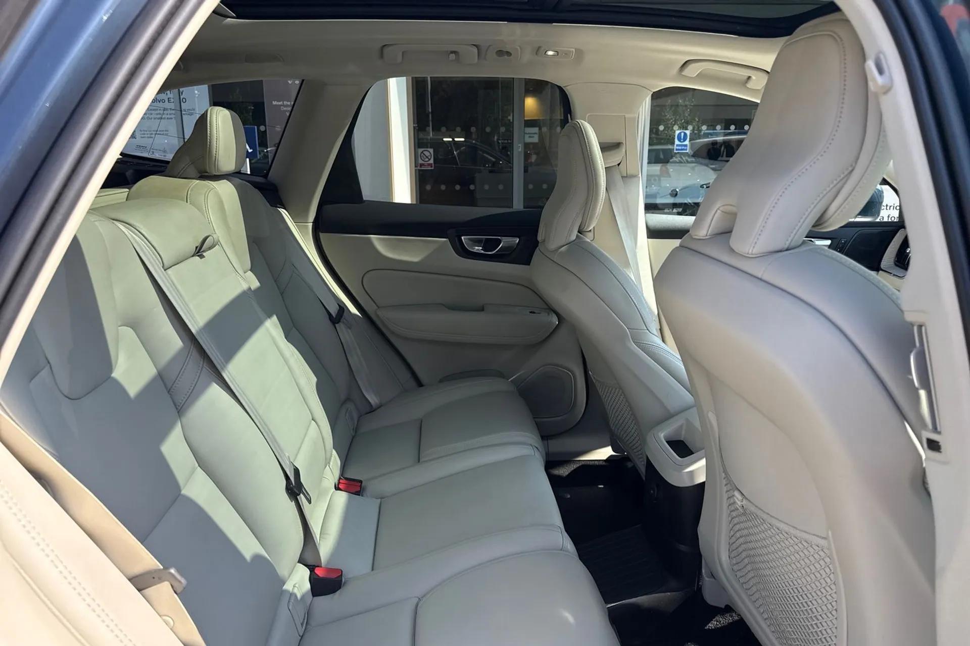 Volvo XC60 thumbnail image number 22