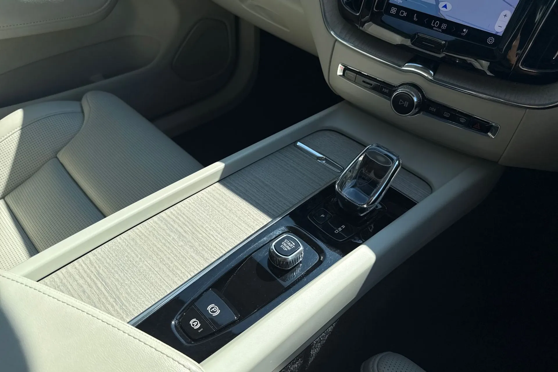 Volvo XC60 thumbnail image number 42