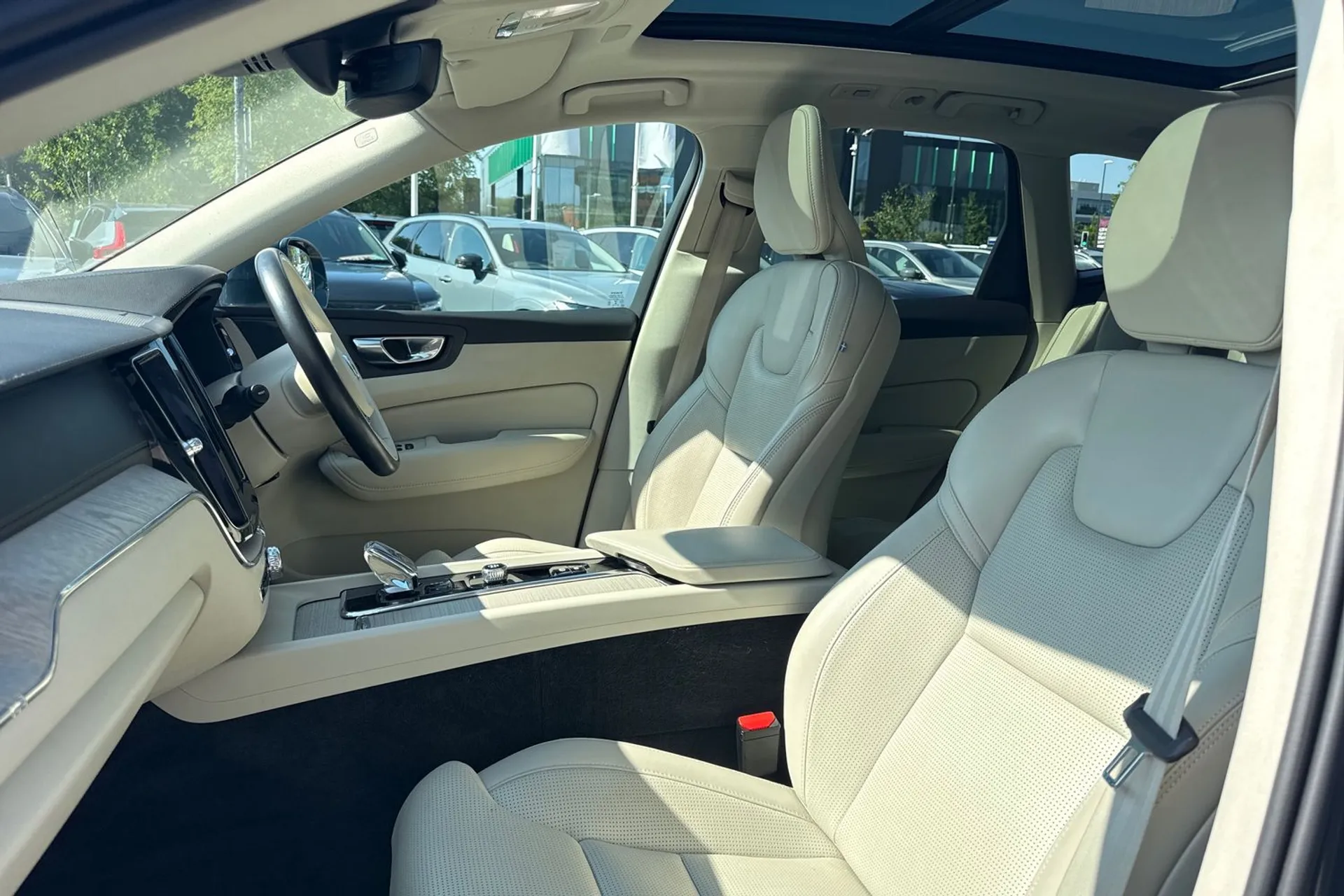 Volvo XC60 thumbnail image number 27