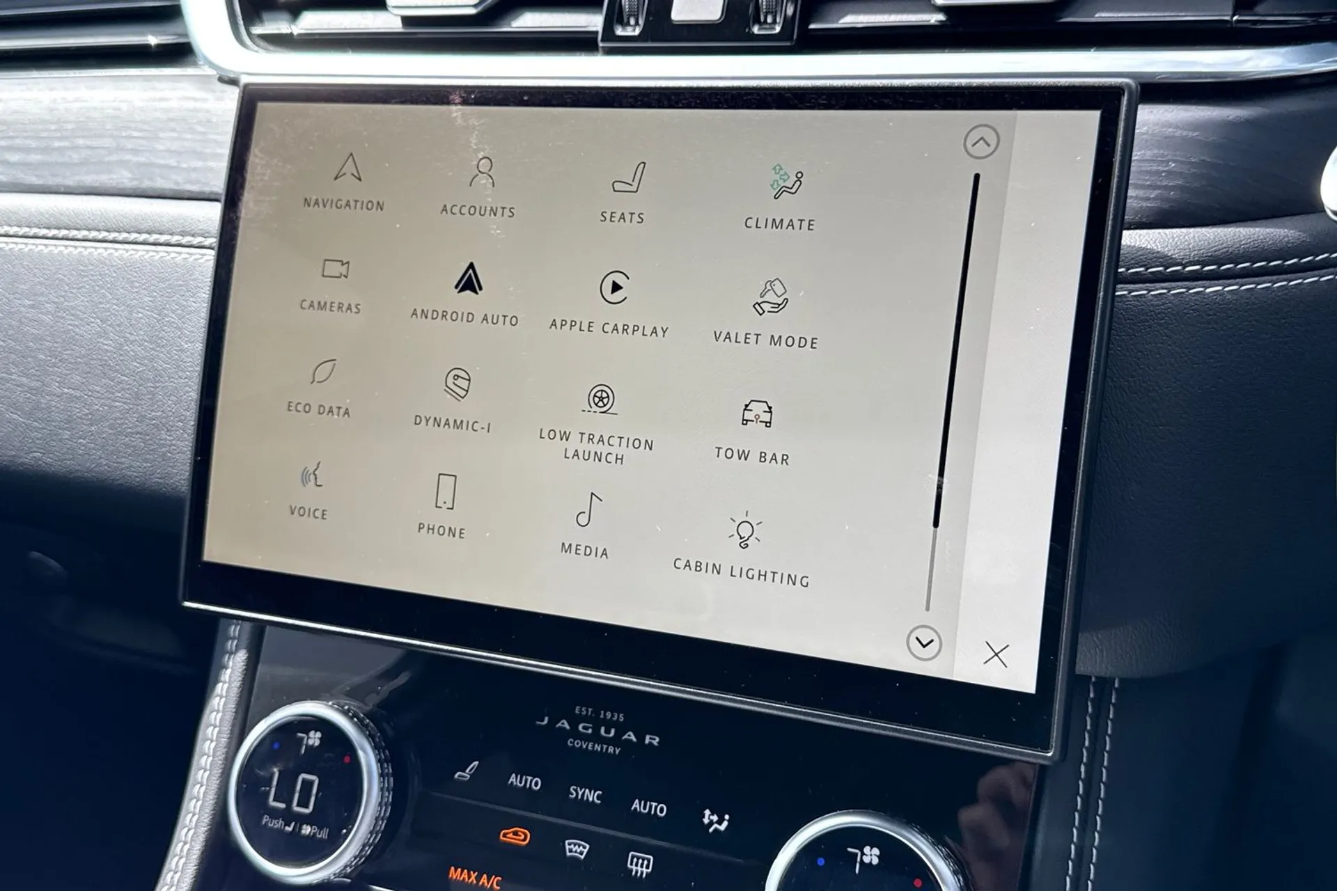 Jaguar F-PACE thumbnail image number 46