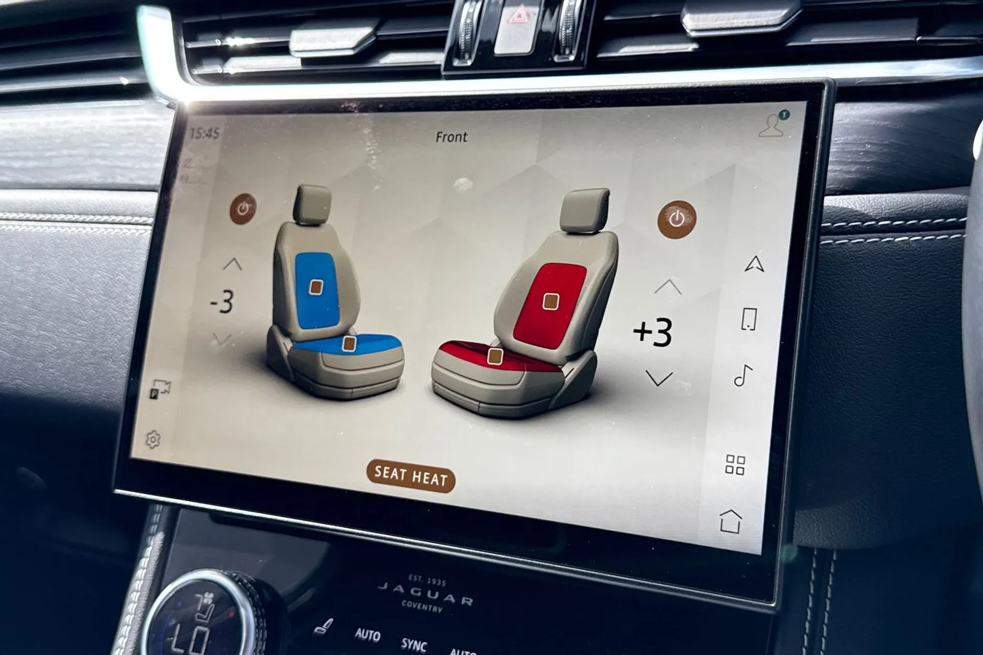 Jaguar F-PACE thumbnail image number 17