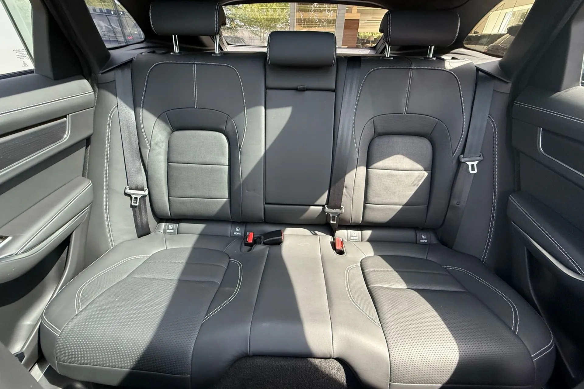 Jaguar F-PACE thumbnail image number 11