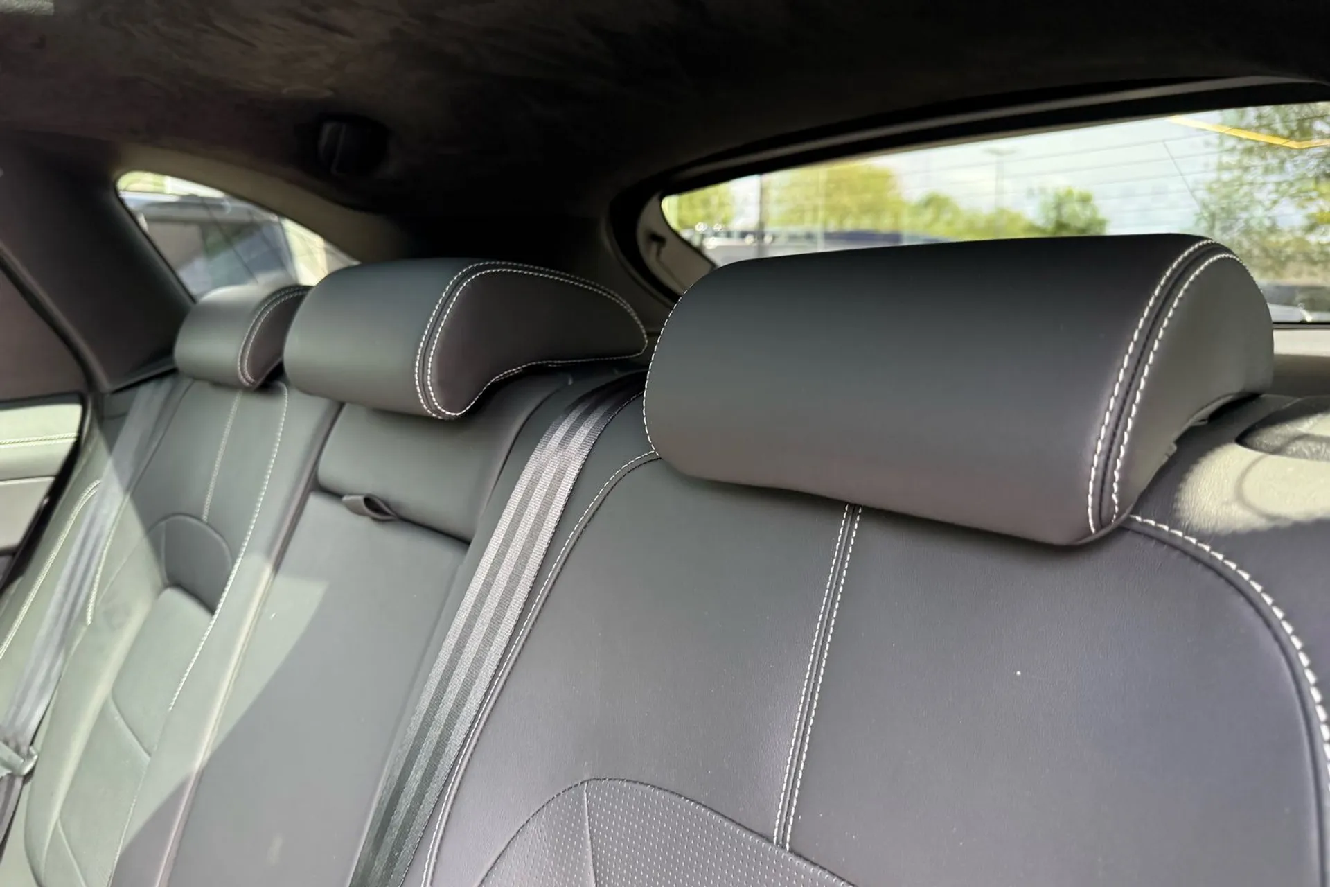 Jaguar F-PACE thumbnail image number 51