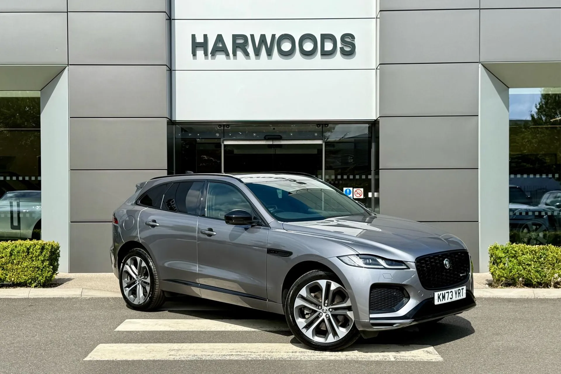 Jaguar F-PACE focused image