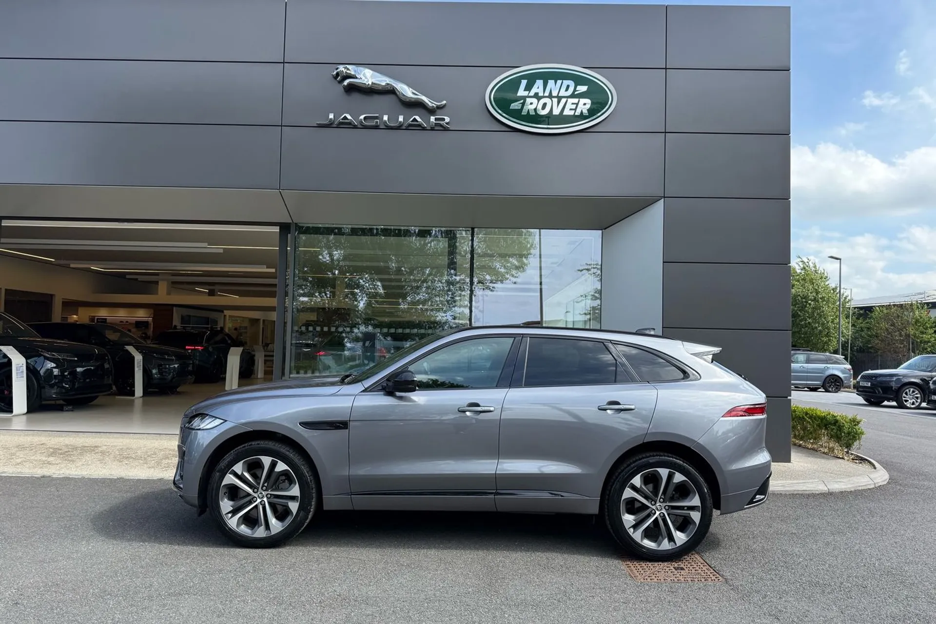 Jaguar F-PACE thumbnail image number 26
