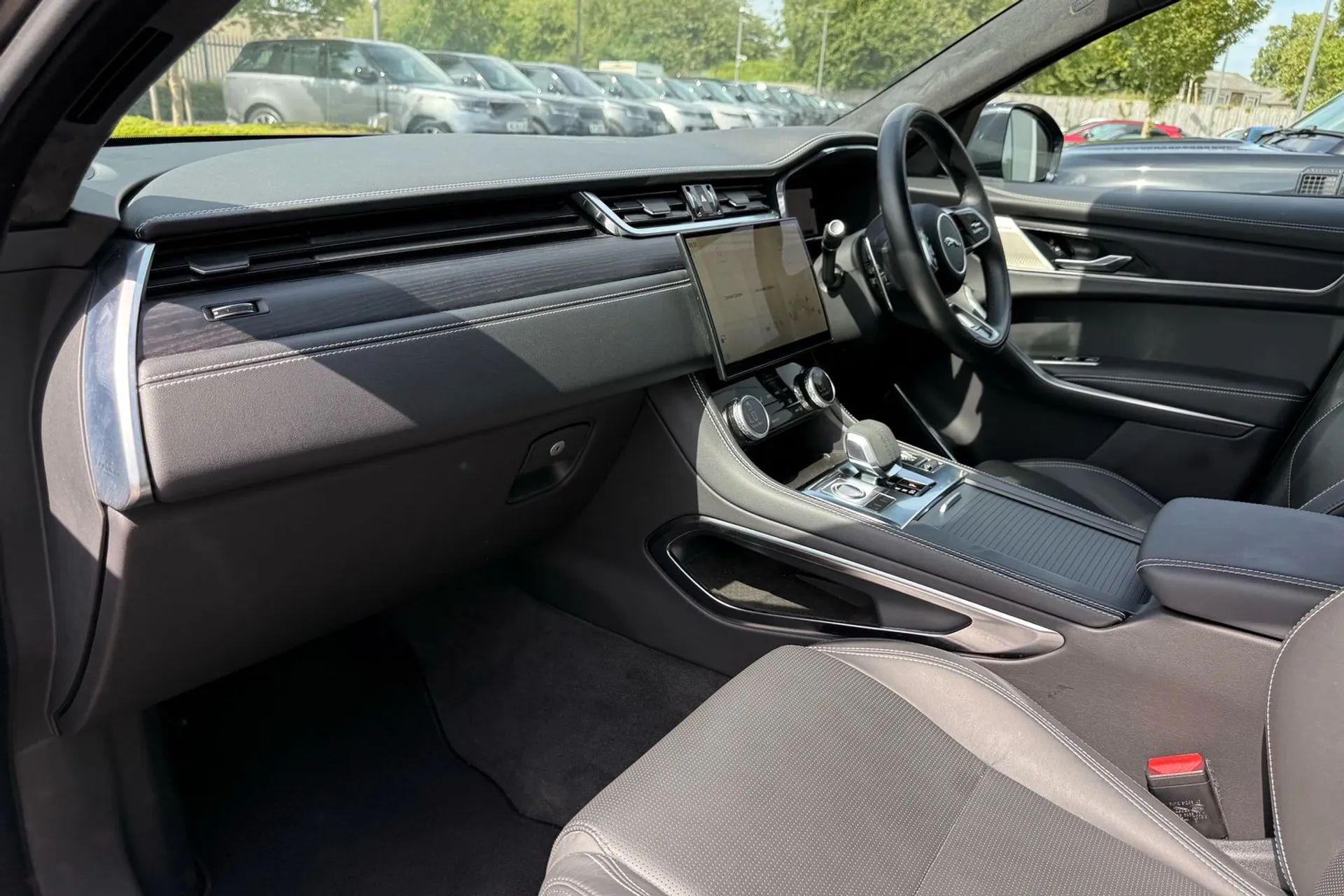 Jaguar F-PACE thumbnail image number 49