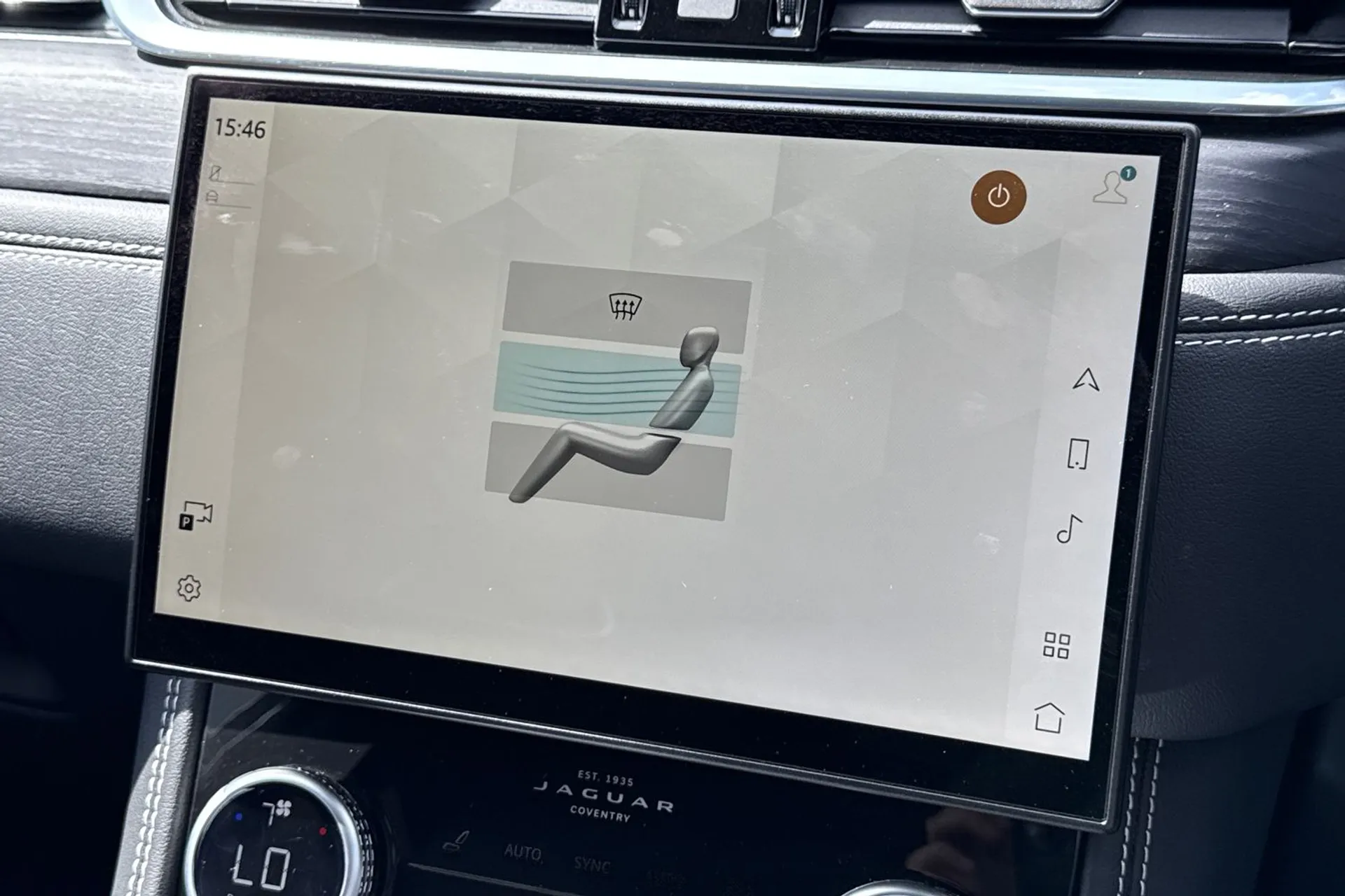 Jaguar F-PACE thumbnail image number 18