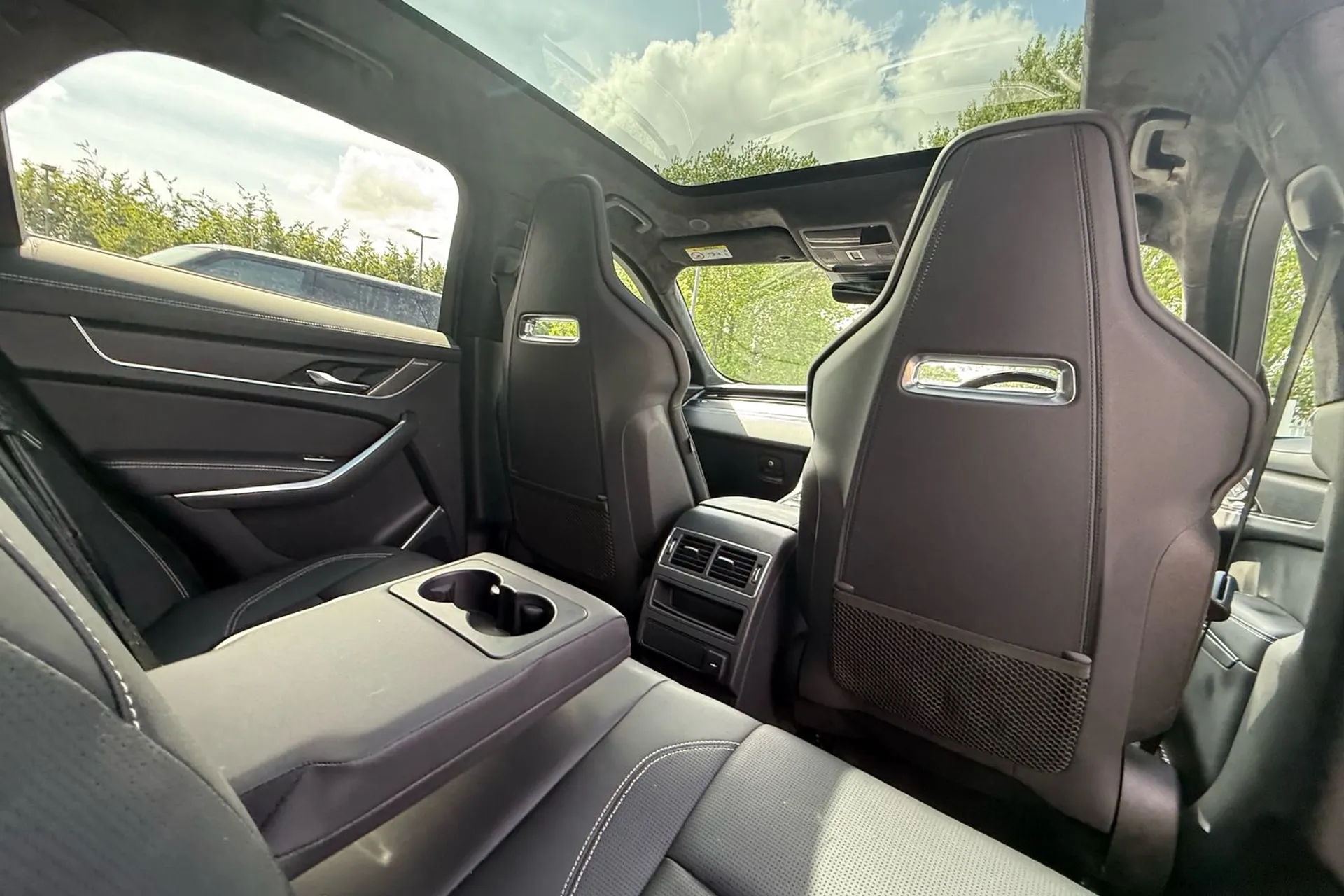 Jaguar F-PACE thumbnail image number 43