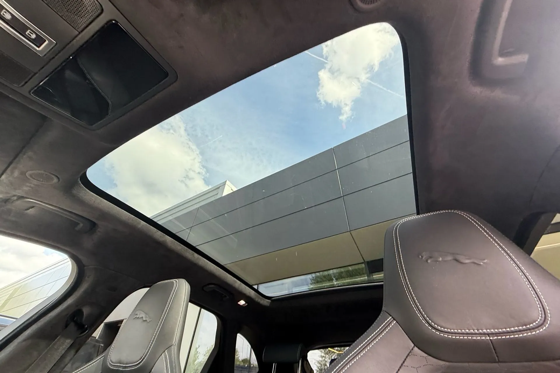 Jaguar F-PACE thumbnail image number 5
