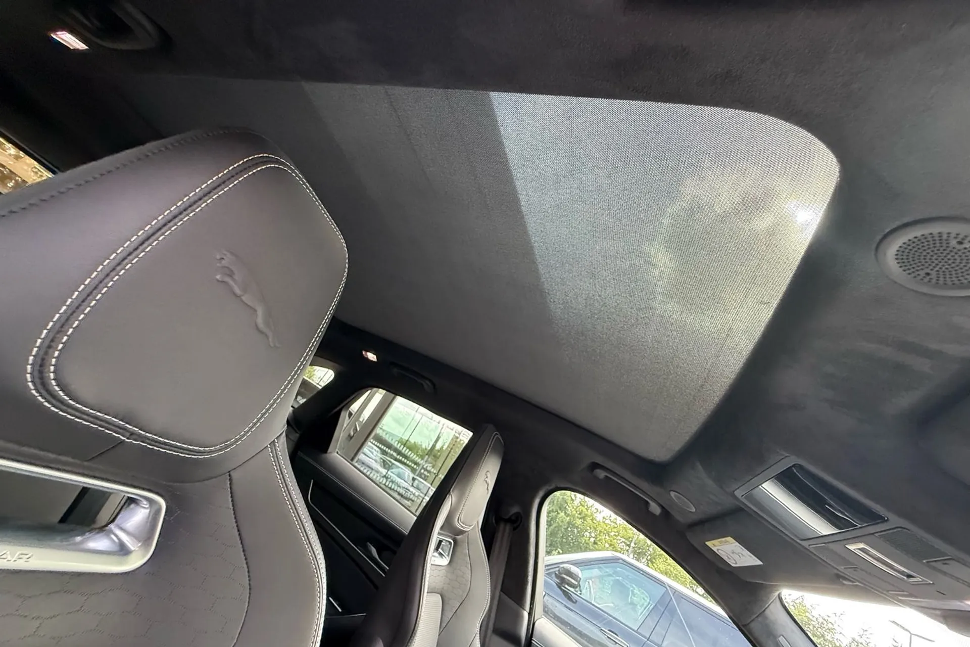 Jaguar F-PACE thumbnail image number 36