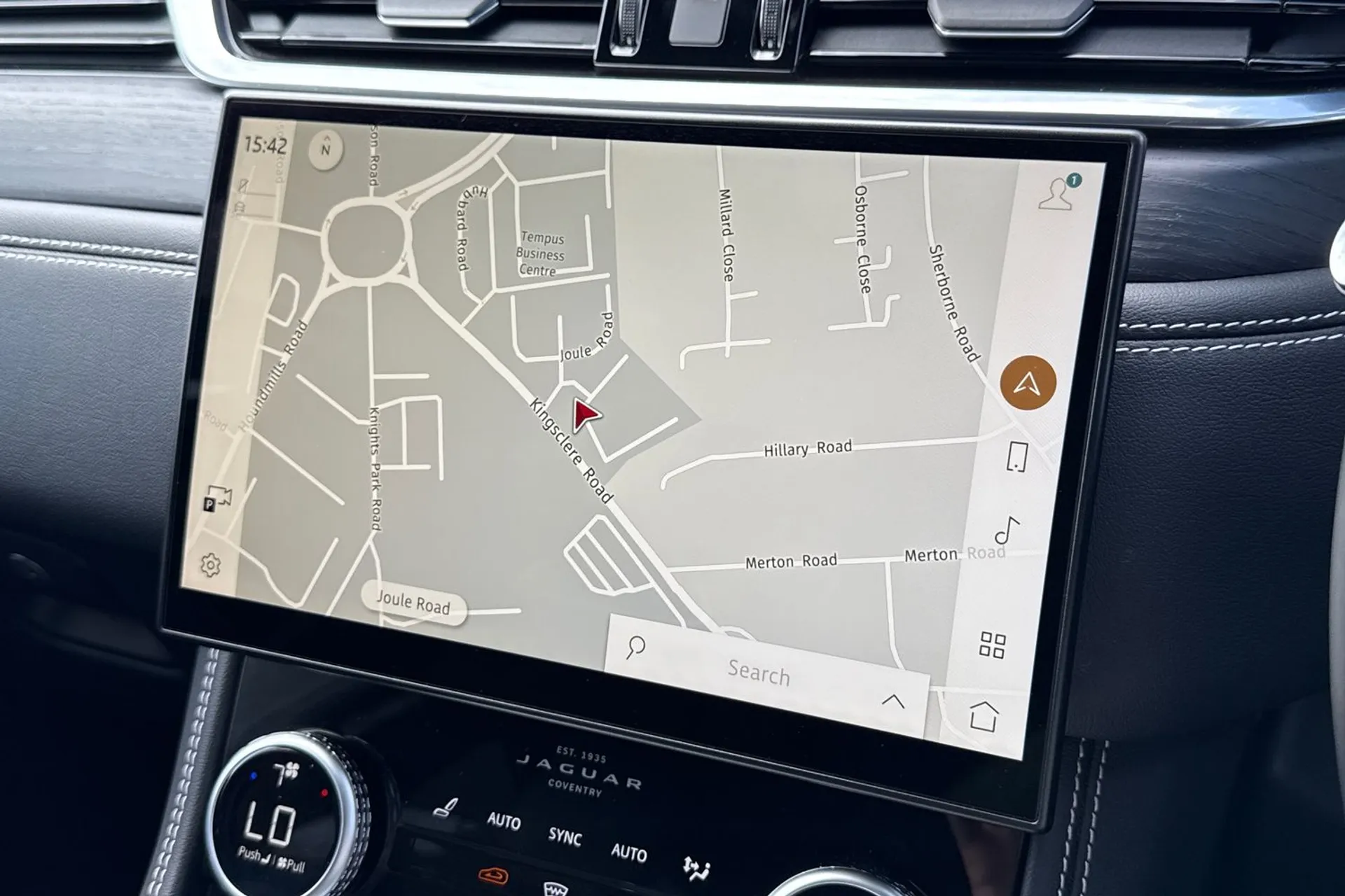Jaguar F-PACE thumbnail image number 29