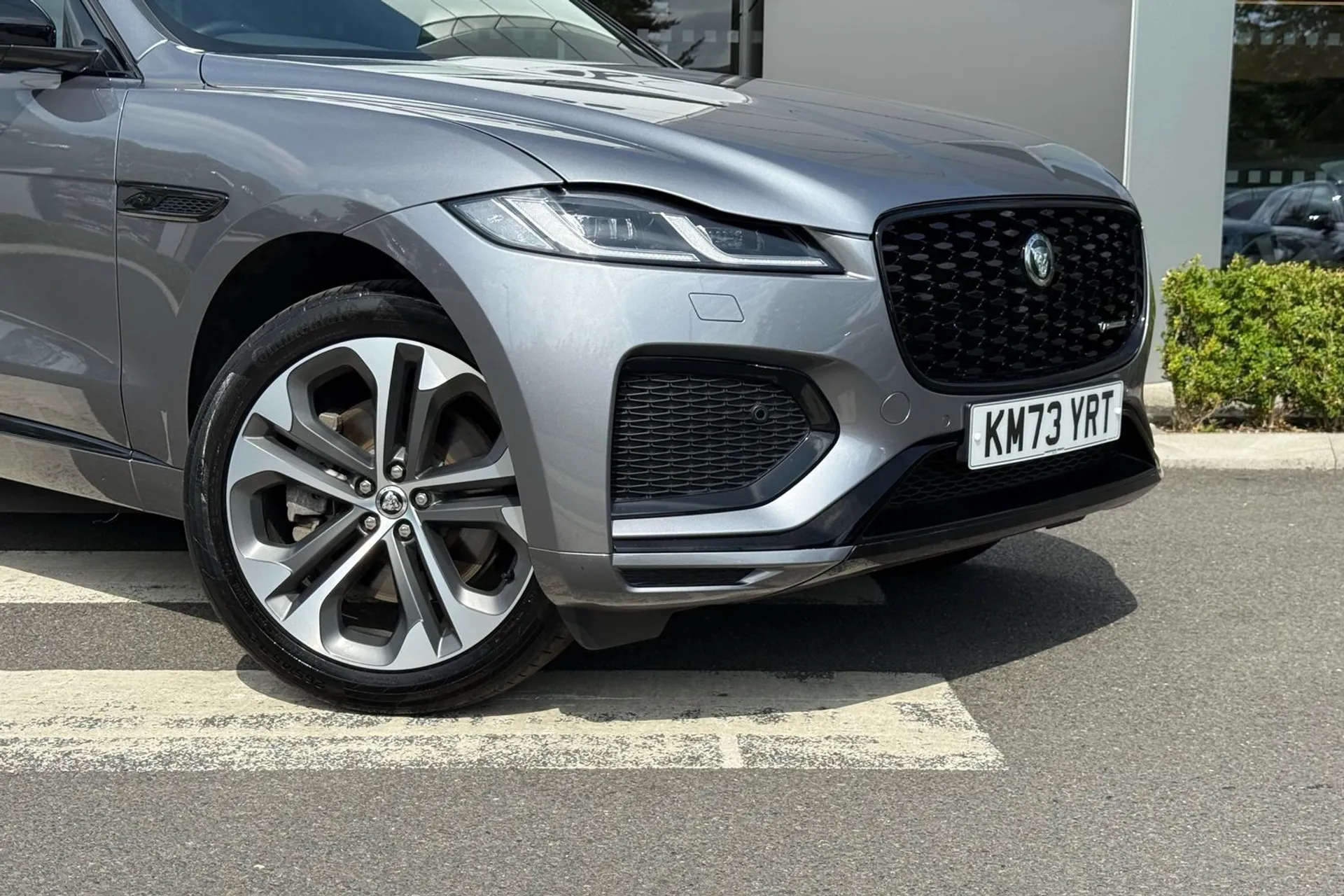 Jaguar F-PACE thumbnail image number 30