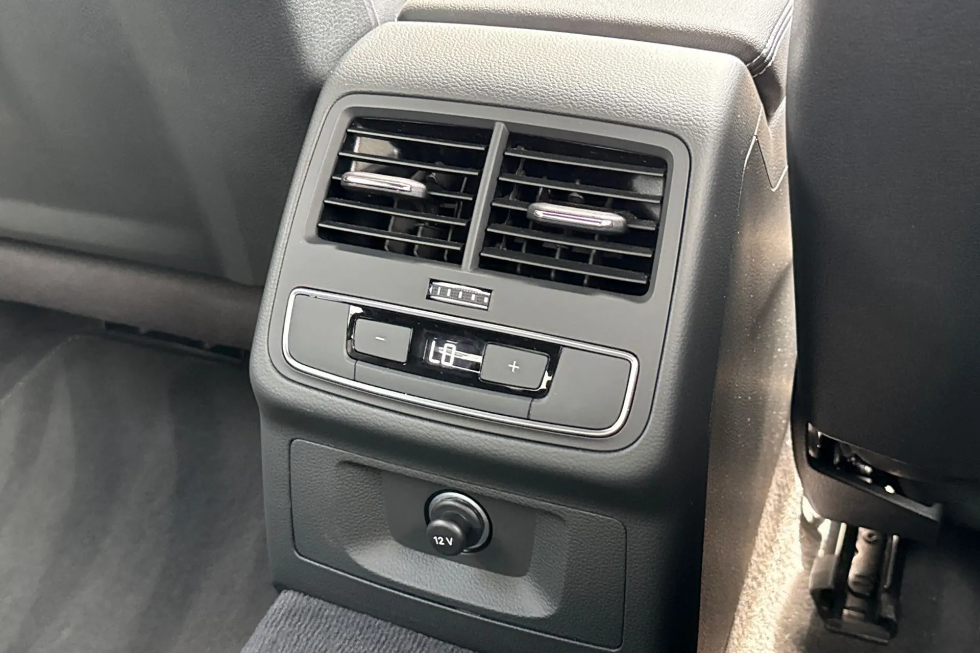 Audi A4 thumbnail image number 47
