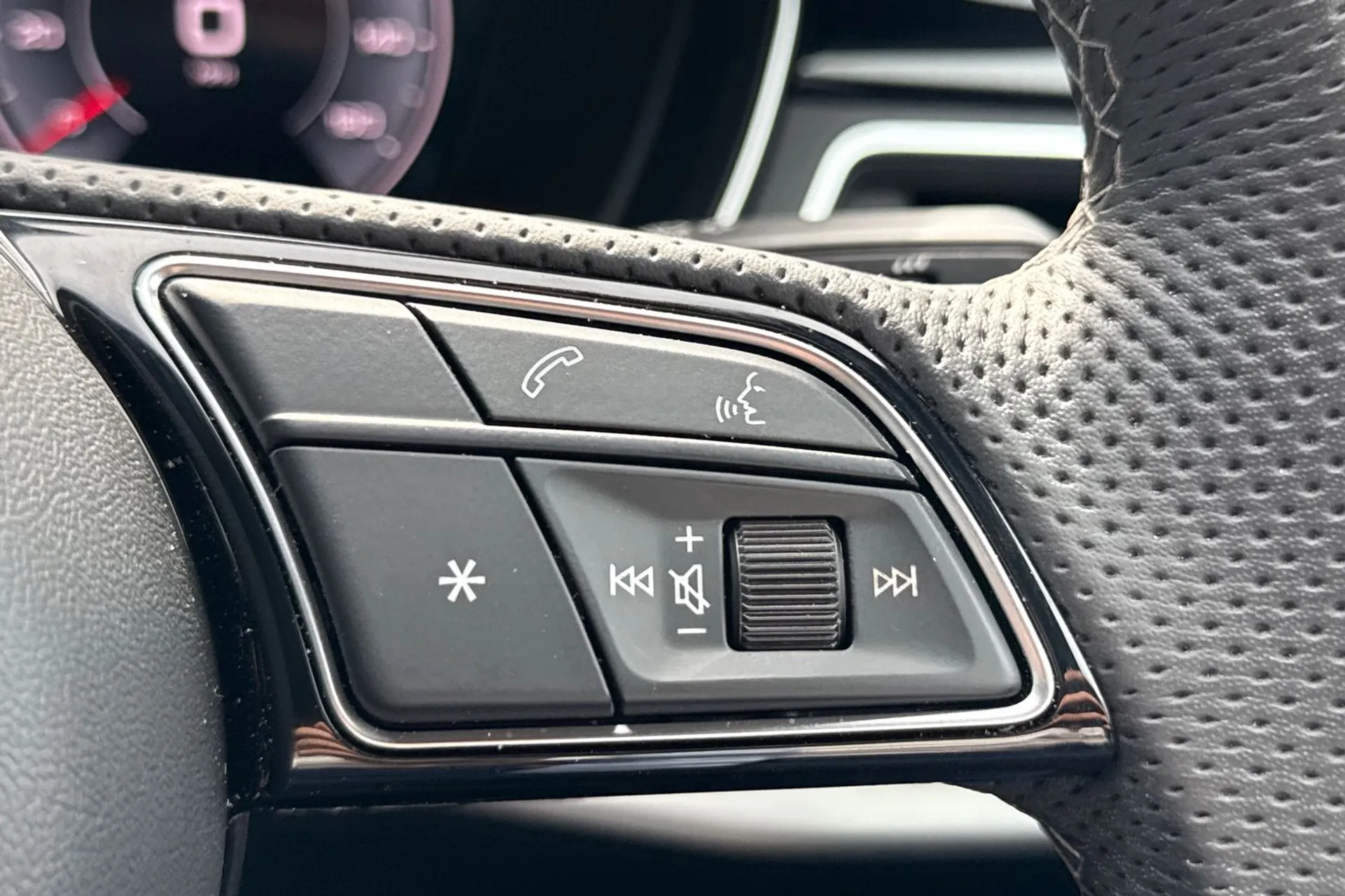 Audi A4 thumbnail image number 38