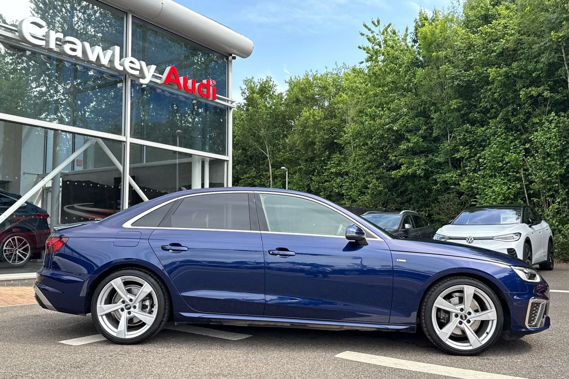 Audi A4 thumbnail image number 2