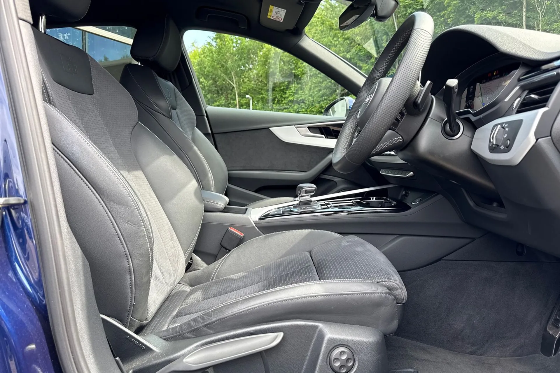 Audi A4 thumbnail image number 25